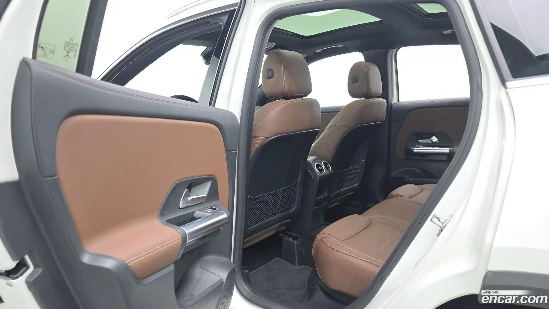 GLA-Class Mercedes-Benz 2022.11-OPTION-042