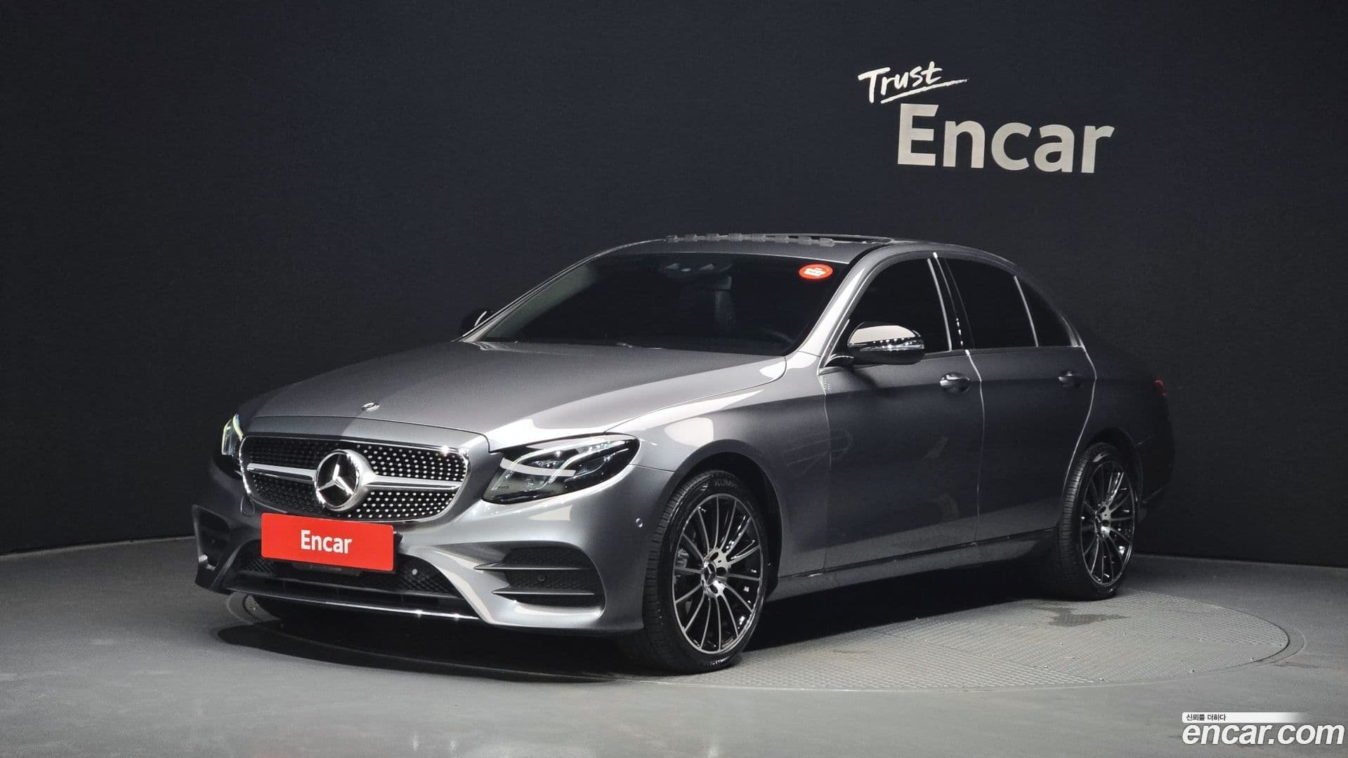 Main__Slider__Photo:E-Class Mercedes-Benz 2017.6-0