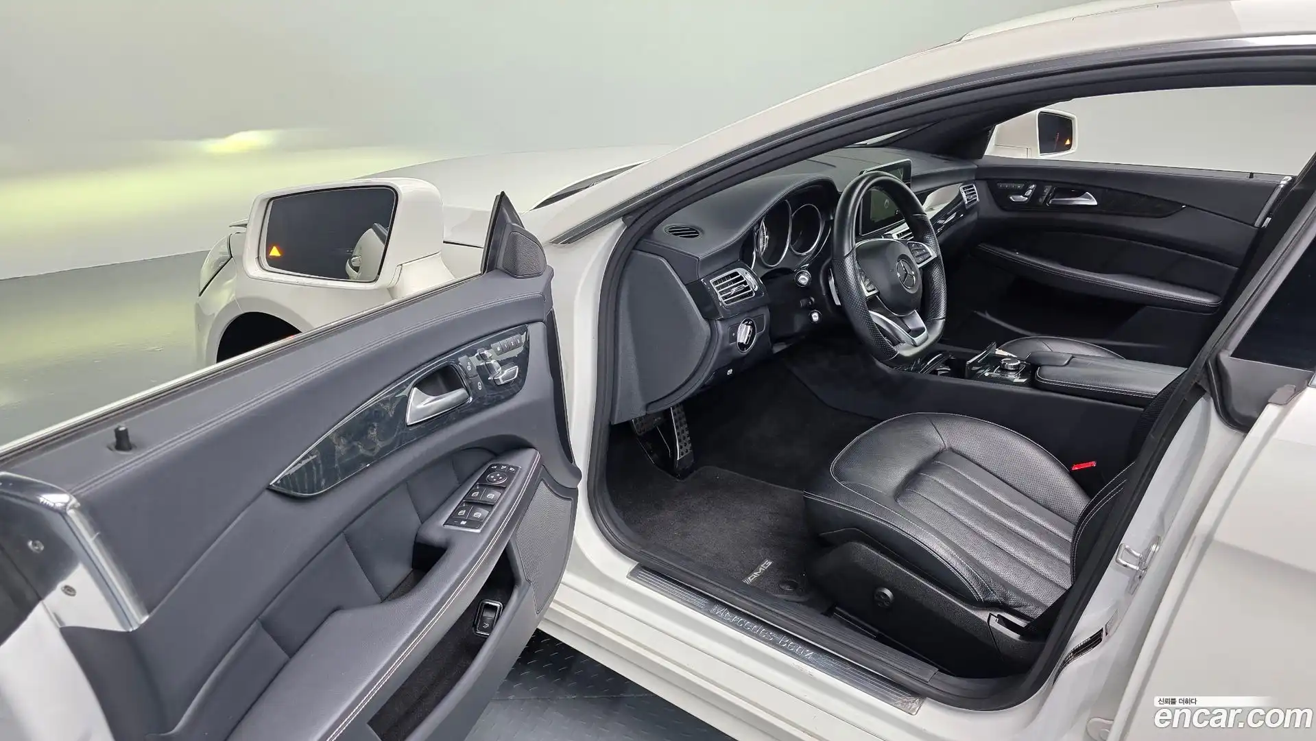 CLS-Class Mercedes-Benz 2016.8-INNER-010