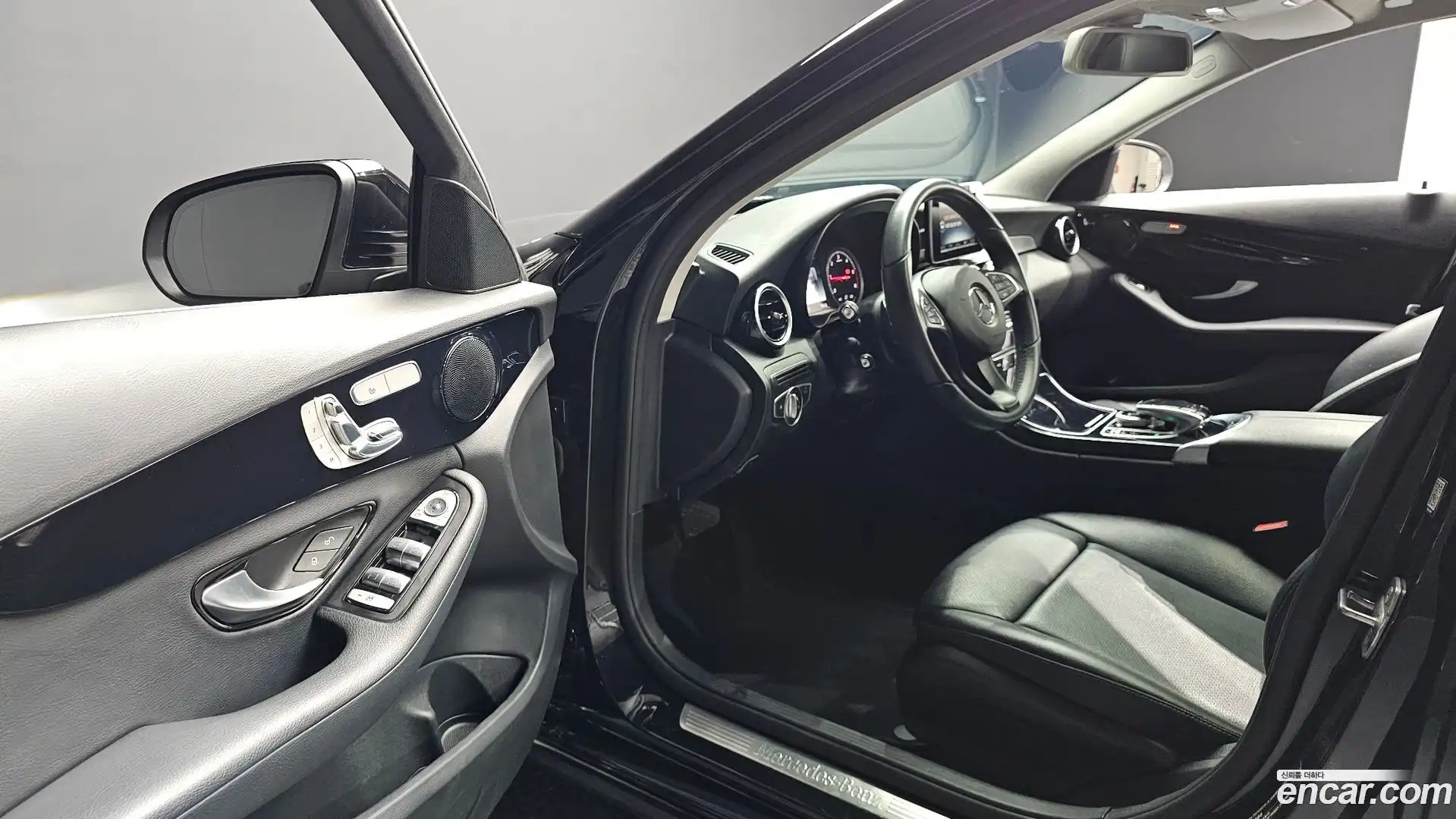 C-Class Mercedes-Benz 2017.2-INNER-010