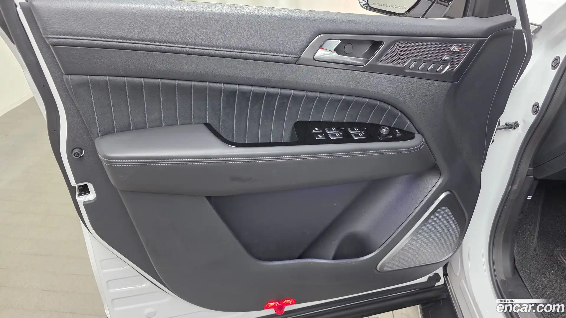 Rexton KG Mobility 2025.3-INNER-034