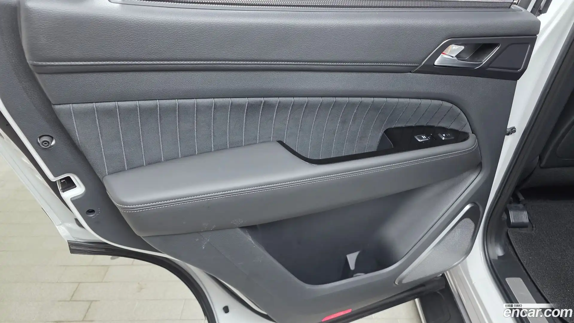 Rexton KG Mobility 2025.3-INNER-035