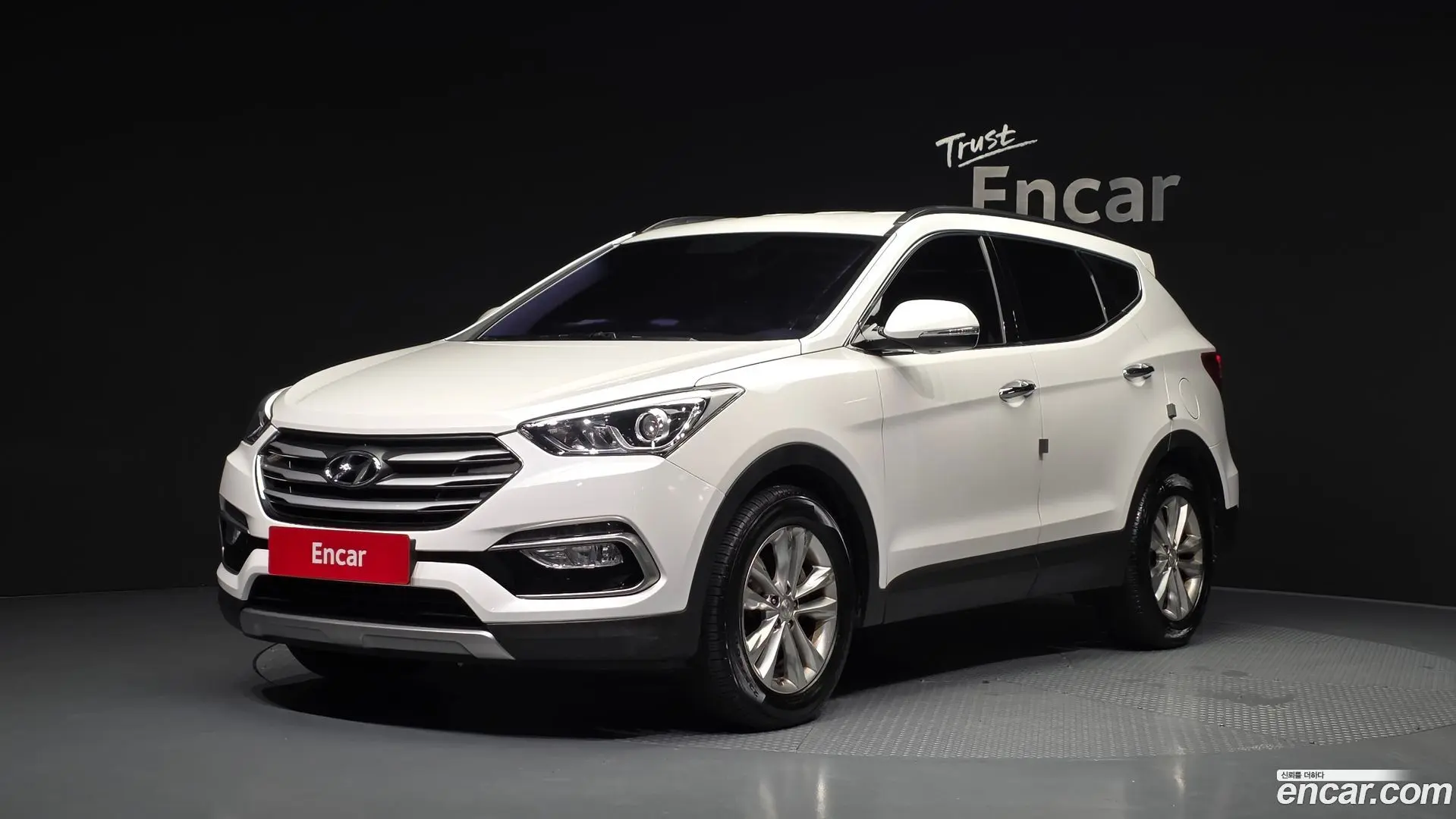 Main__Slider__Photo:Santafe Hyundai 2016.0-0