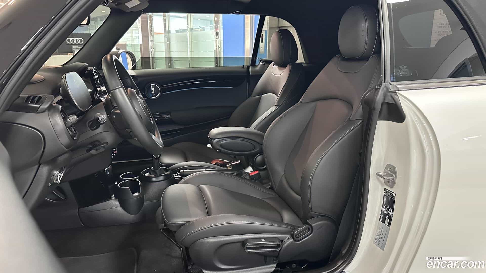 Cooper Convertible Mini 2024.5-INNER-010