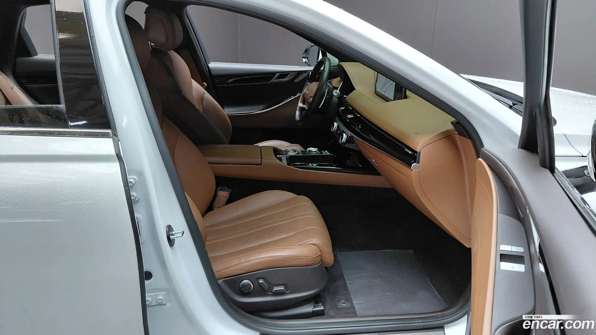 G80 Genesis 2023.0-INNER-036