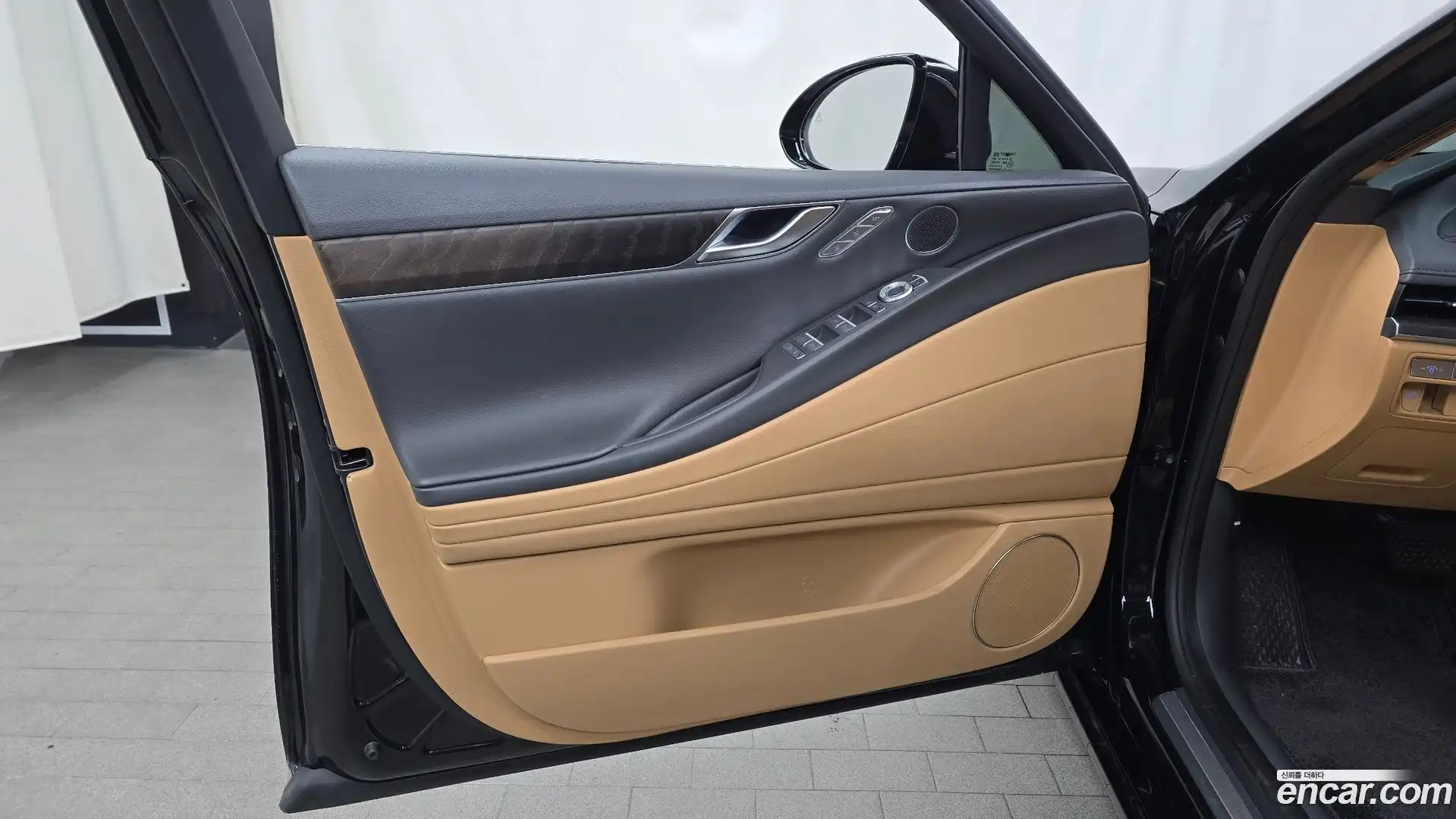 G80 Genesis 2023.3-INNER-034