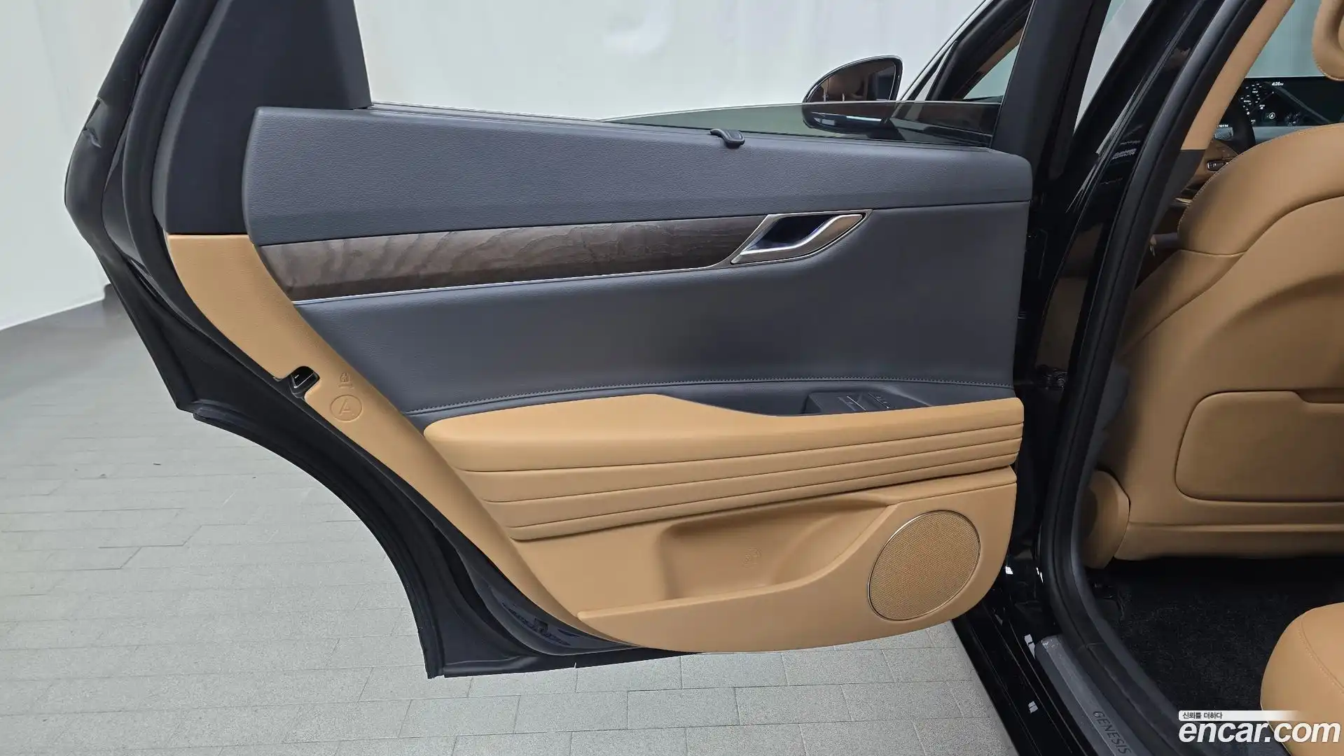 G80 Genesis 2023.3-INNER-035