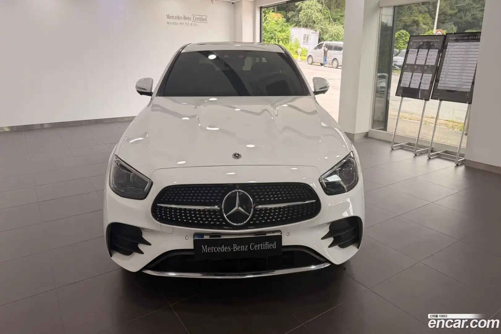 E-Class Mercedes-Benz 2023.8-OUTER-003