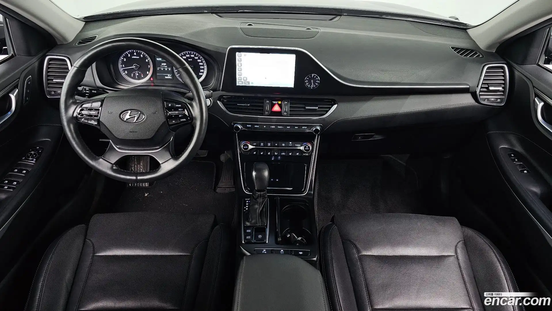 Grandeur Hyundai 2018.2-INNER-007