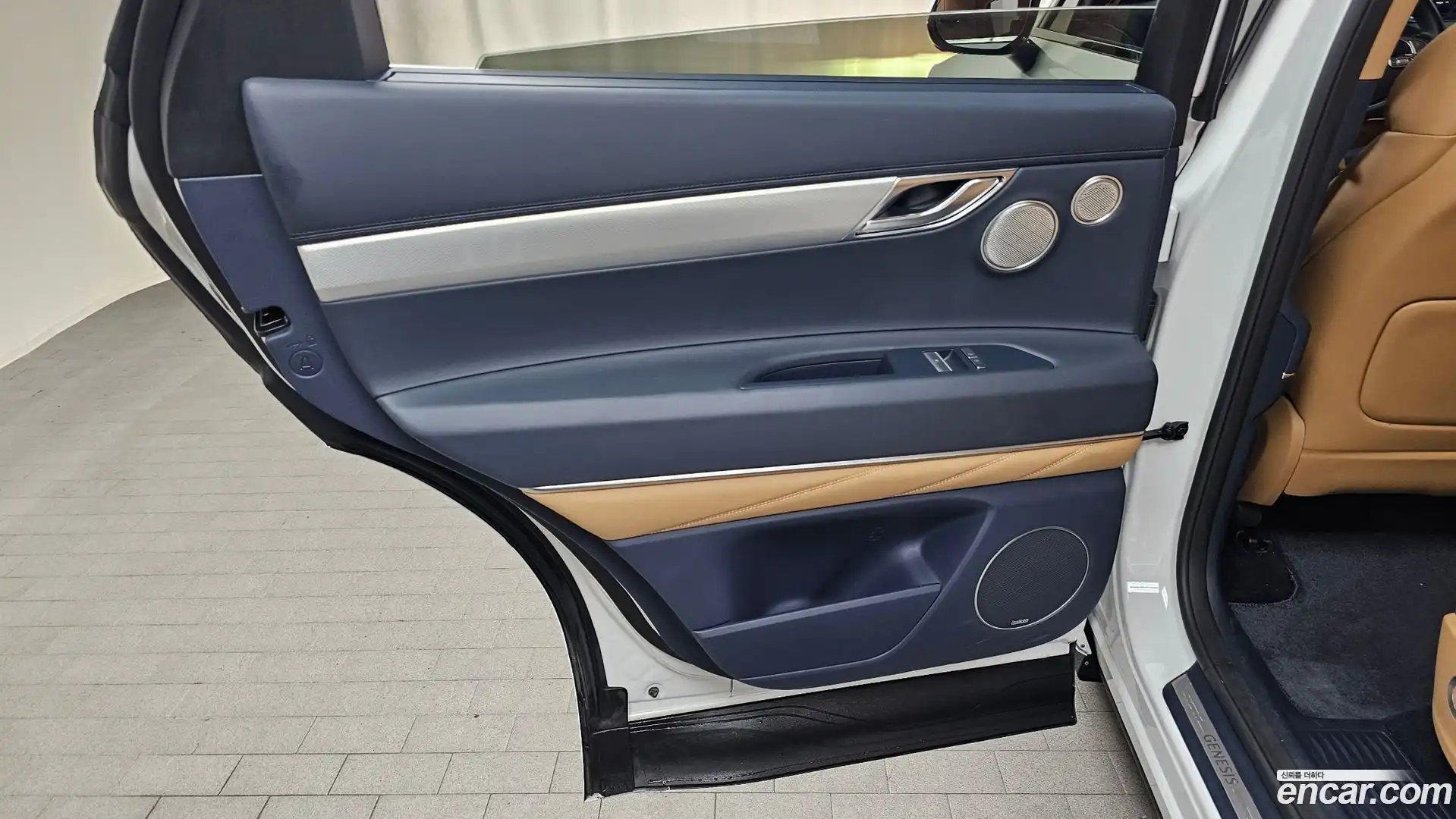 GV80 Genesis 2023.2-INNER-035