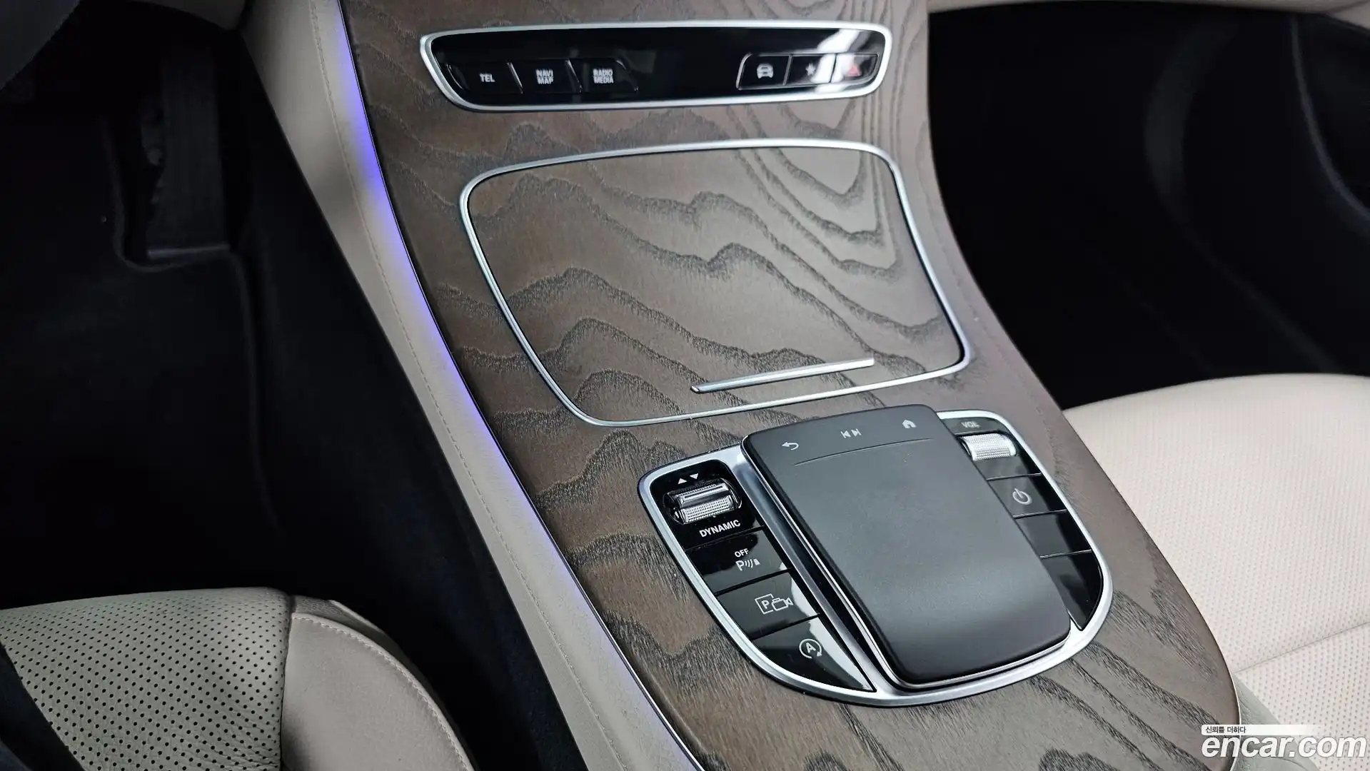 E-Class Mercedes-Benz 2021.8-OPTION-044