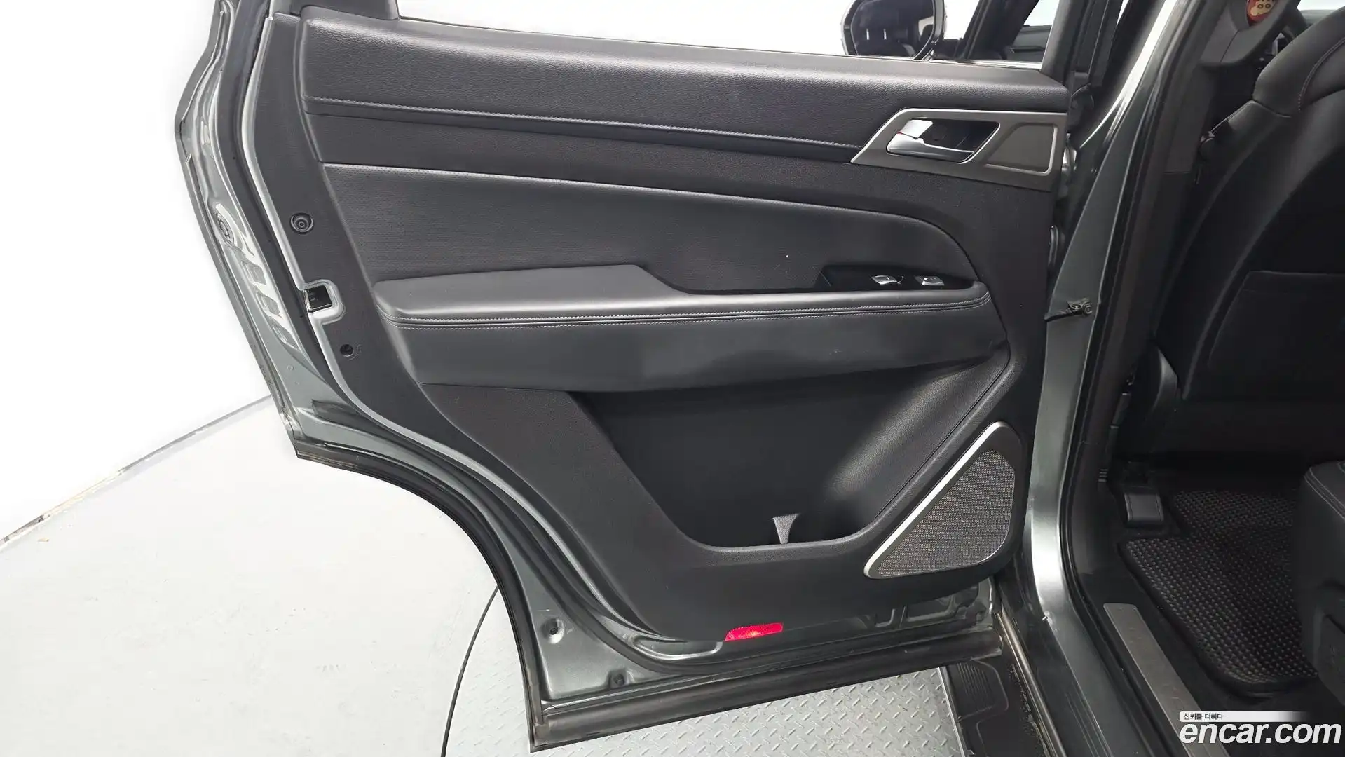 Rexton KG Mobility 2019.2-INNER-035