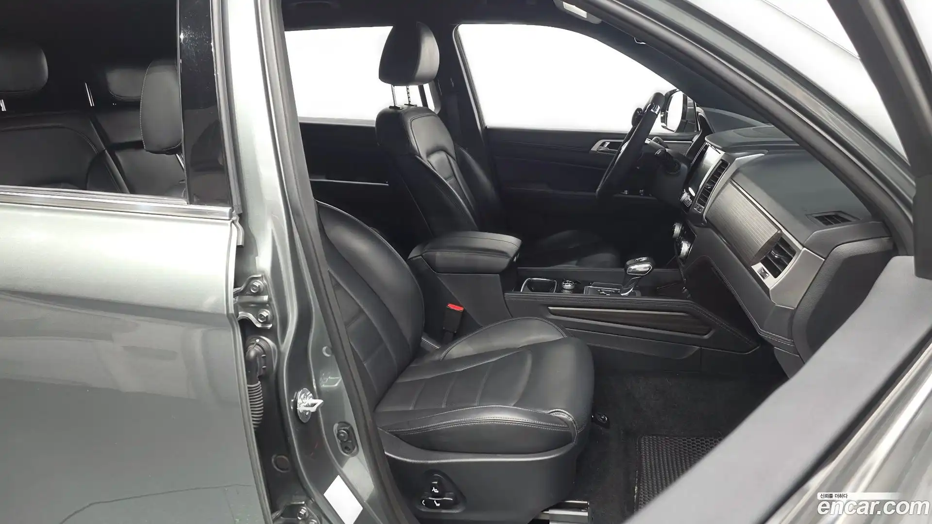 Rexton KG Mobility 2019.2-INNER-036