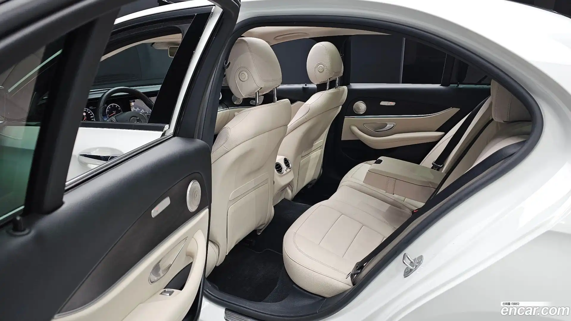 E-Class Mercedes-Benz 2016.9-OPTION-015