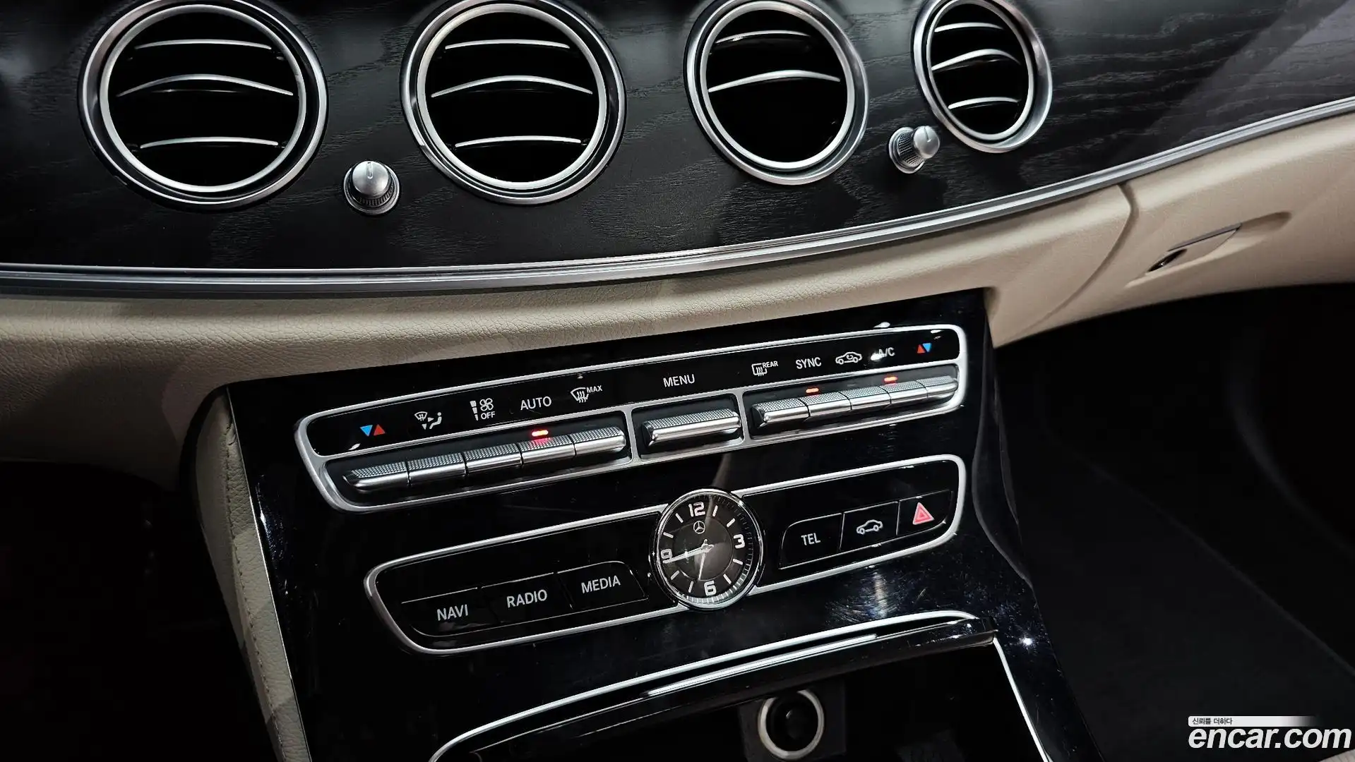 E-Class Mercedes-Benz 2016.9-OPTION-021