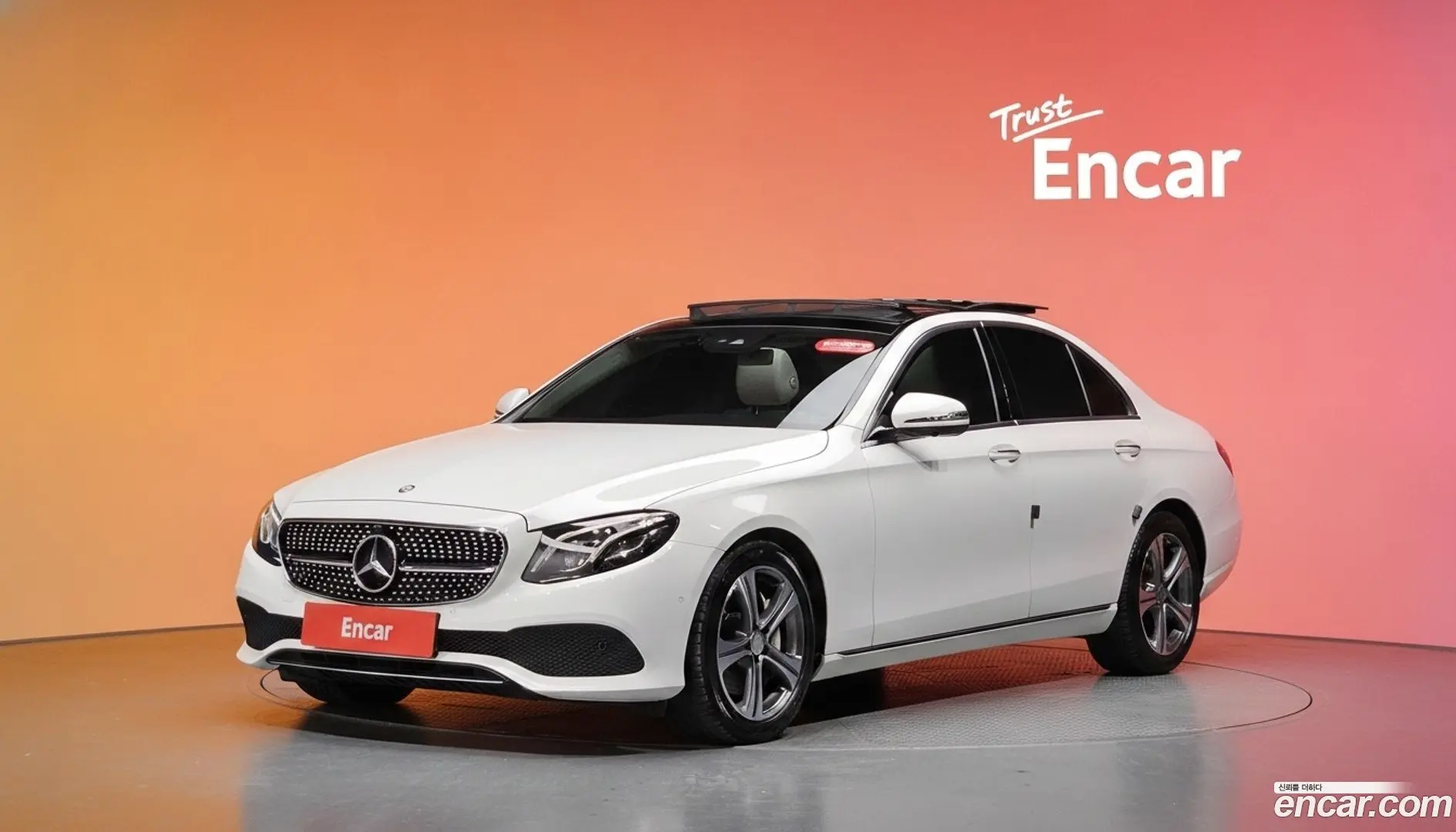 Main__Slider__Photo:E-Class Mercedes-Benz 2016.9-0