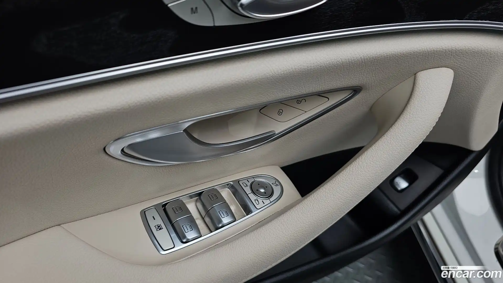 E-Class Mercedes-Benz 2016.9-OPTION-043