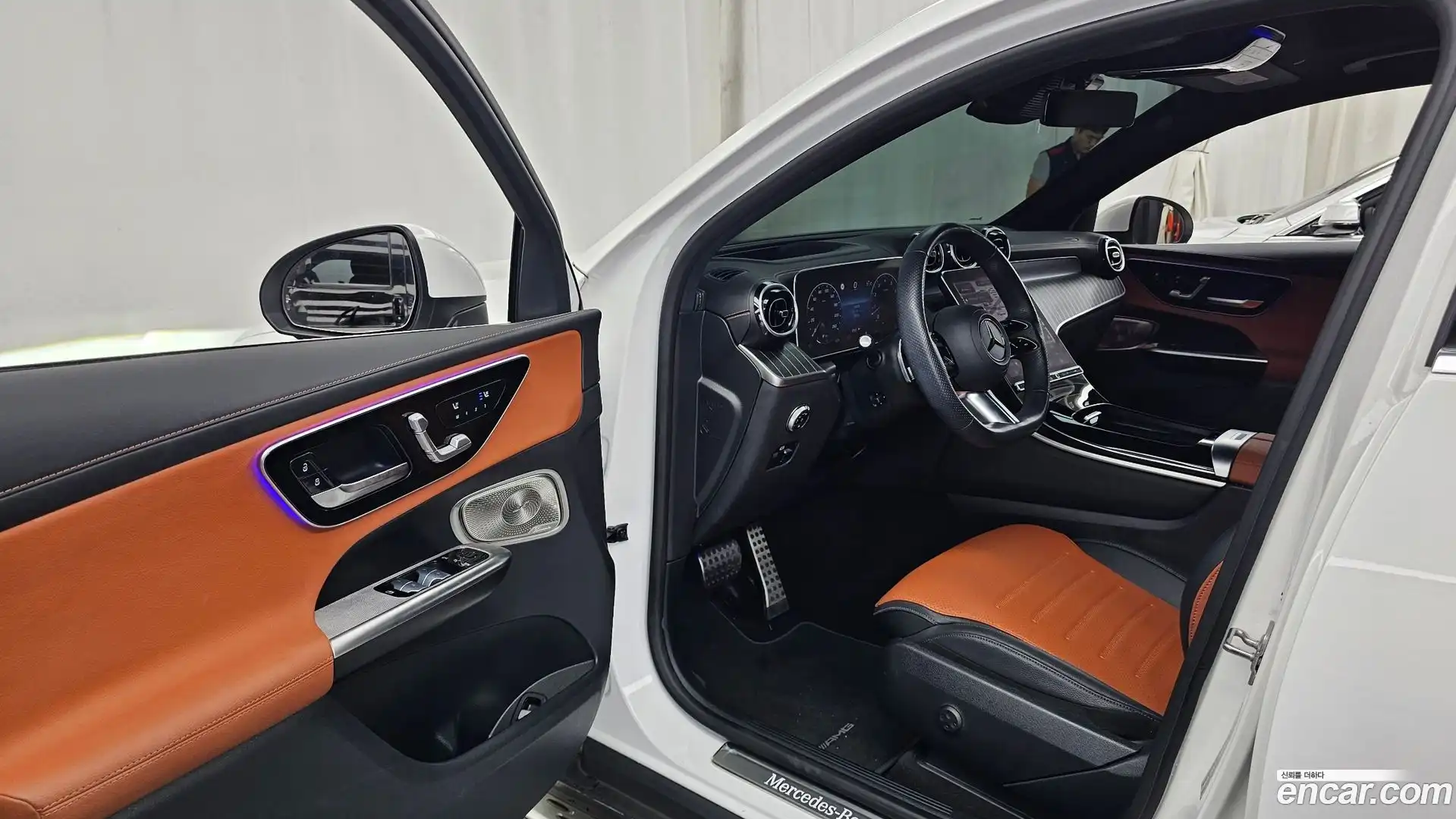 GLC-Class Mercedes-Benz 2024.0-INNER-010
