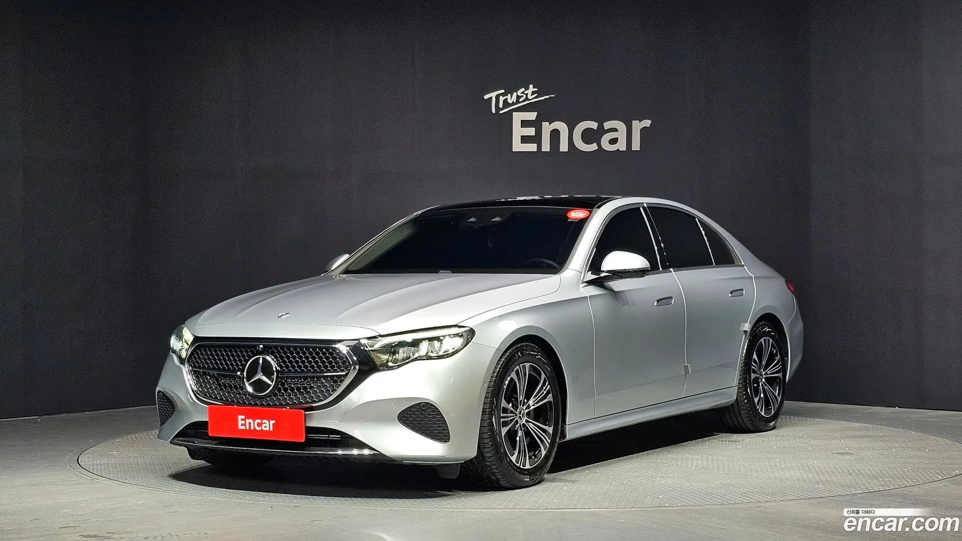 Main__Slider__Photo:E-Class Mercedes-Benz 2024.9-0