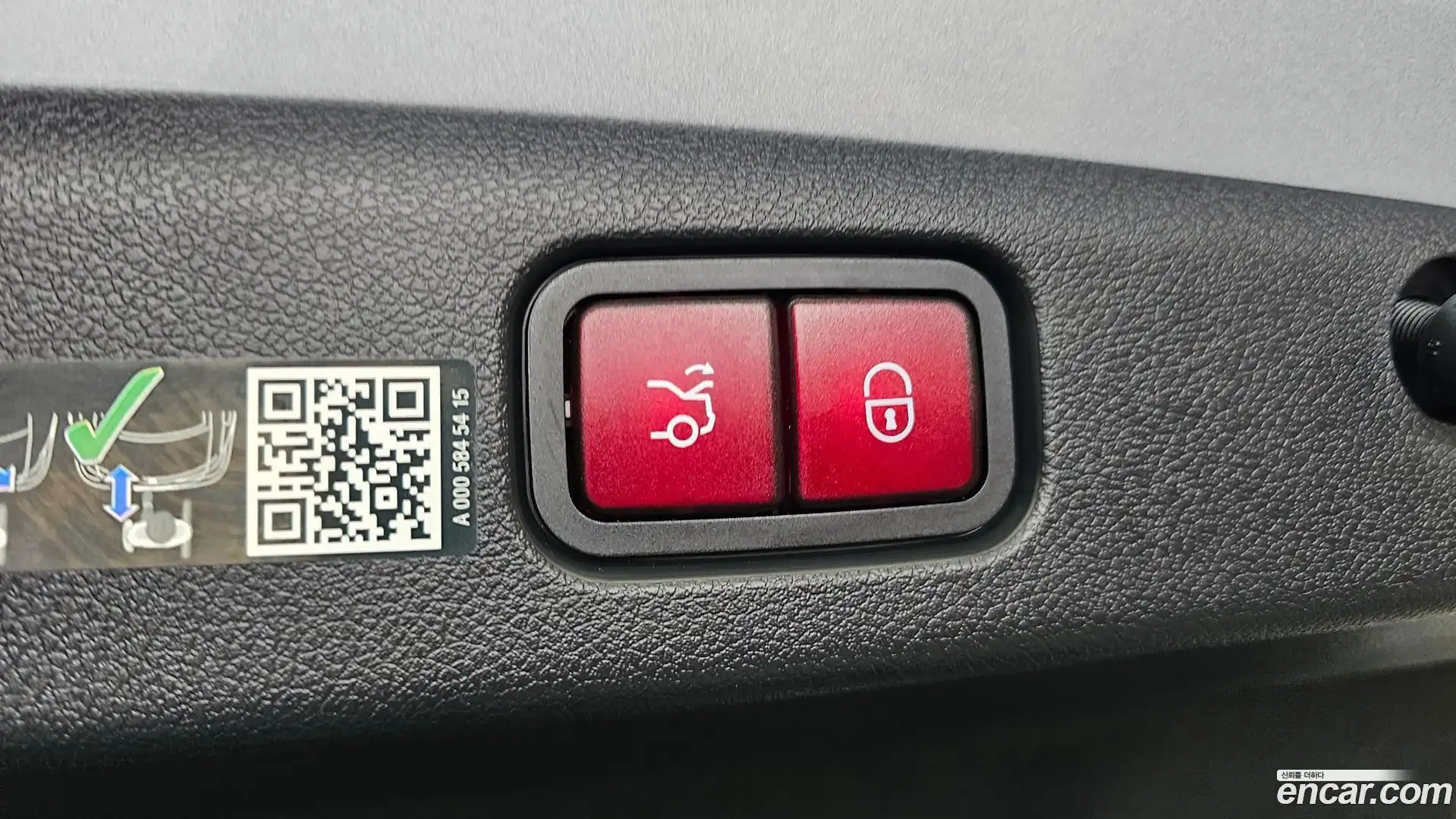 E-Class Mercedes-Benz 2024.9-OPTION-040
