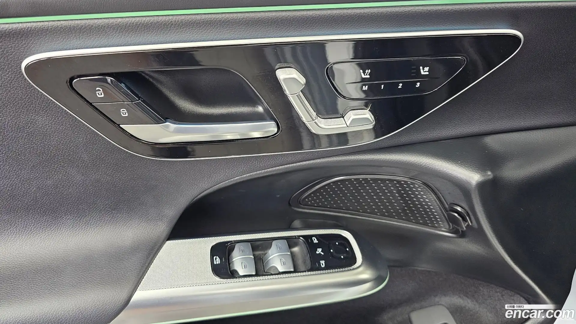 E-Class Mercedes-Benz 2024.9-OPTION-043