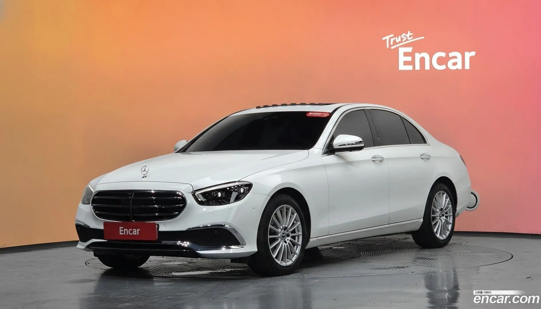 Main__Slider__Photo:E-Class Mercedes-Benz 2021.11-0