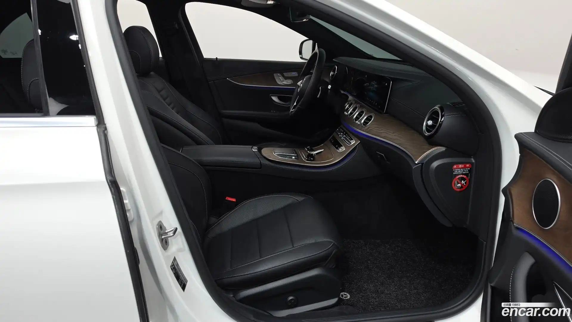 E-Class Mercedes-Benz 2021.11-INNER-036