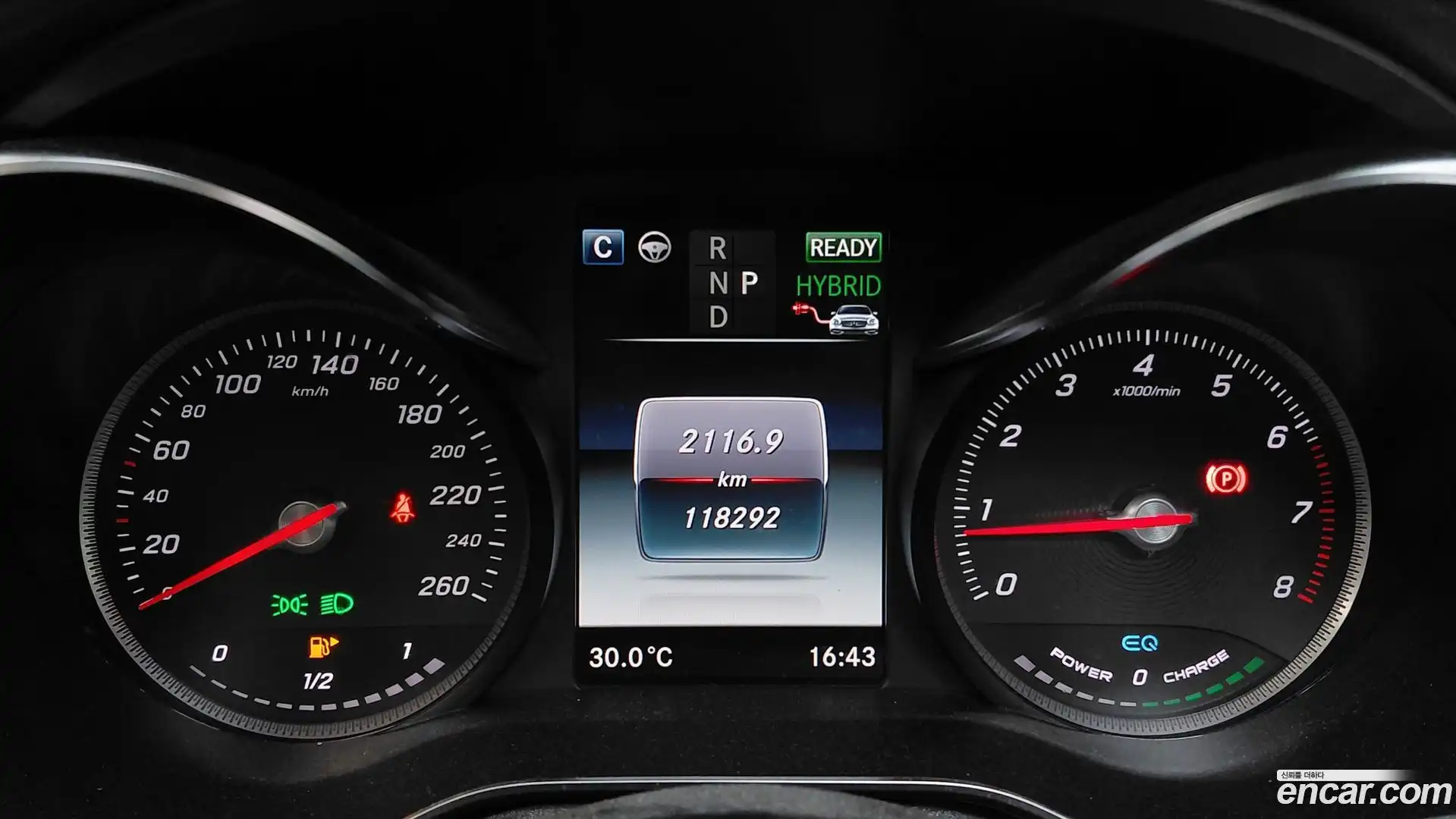 GLC-Class Mercedes-Benz 2018.10-INNER-008