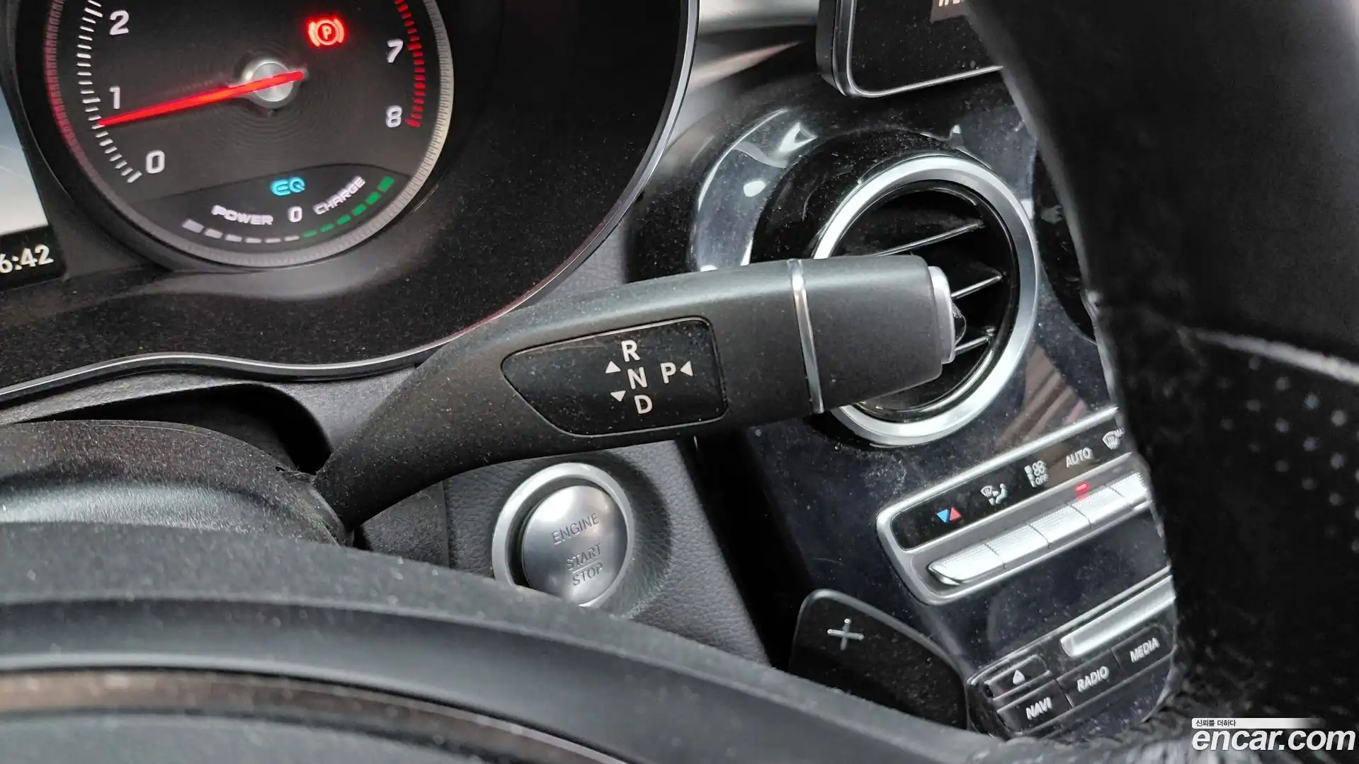 GLC-Class Mercedes-Benz 2018.10-INNER-009