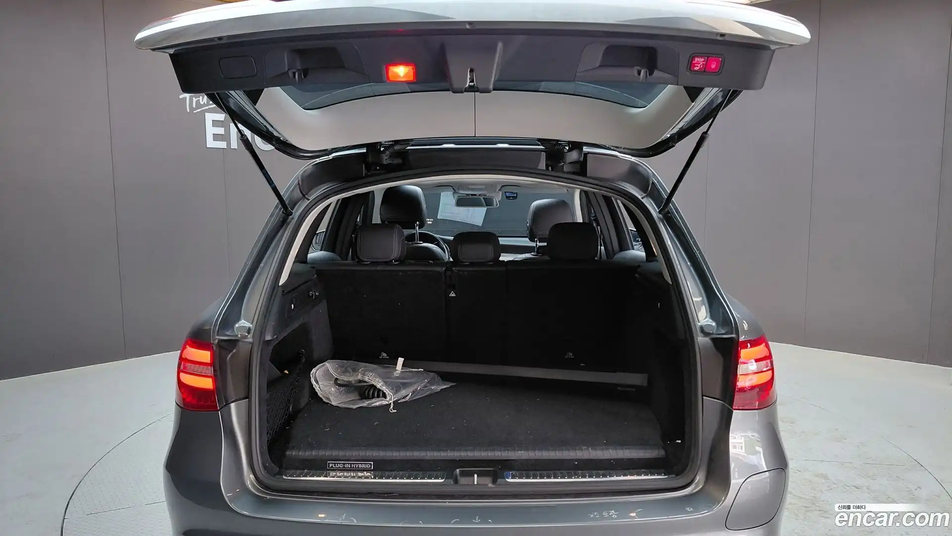 GLC-Class Mercedes-Benz 2018.10-OPTION-022