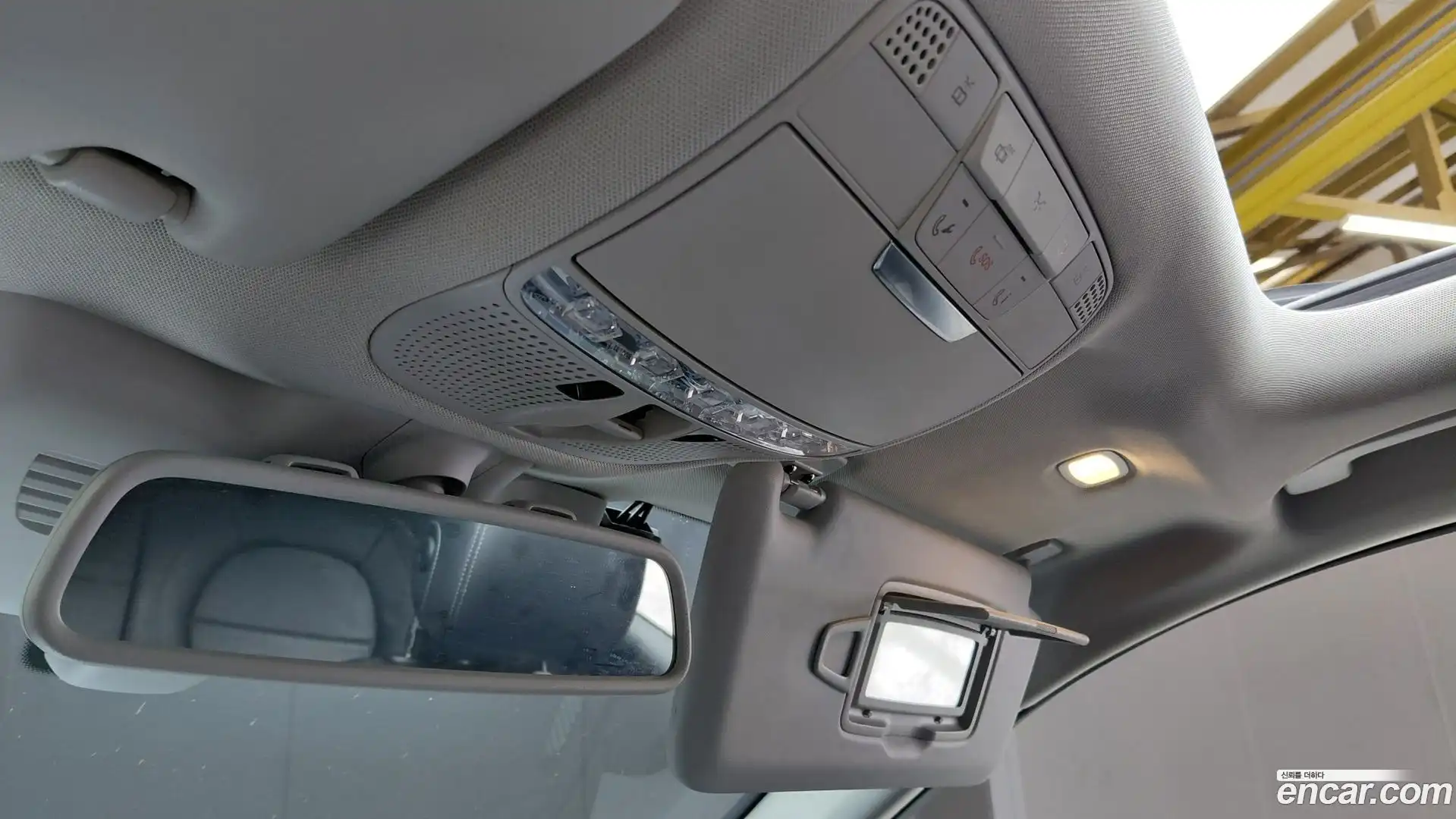 GLC-Class Mercedes-Benz 2018.10-OPTION-024