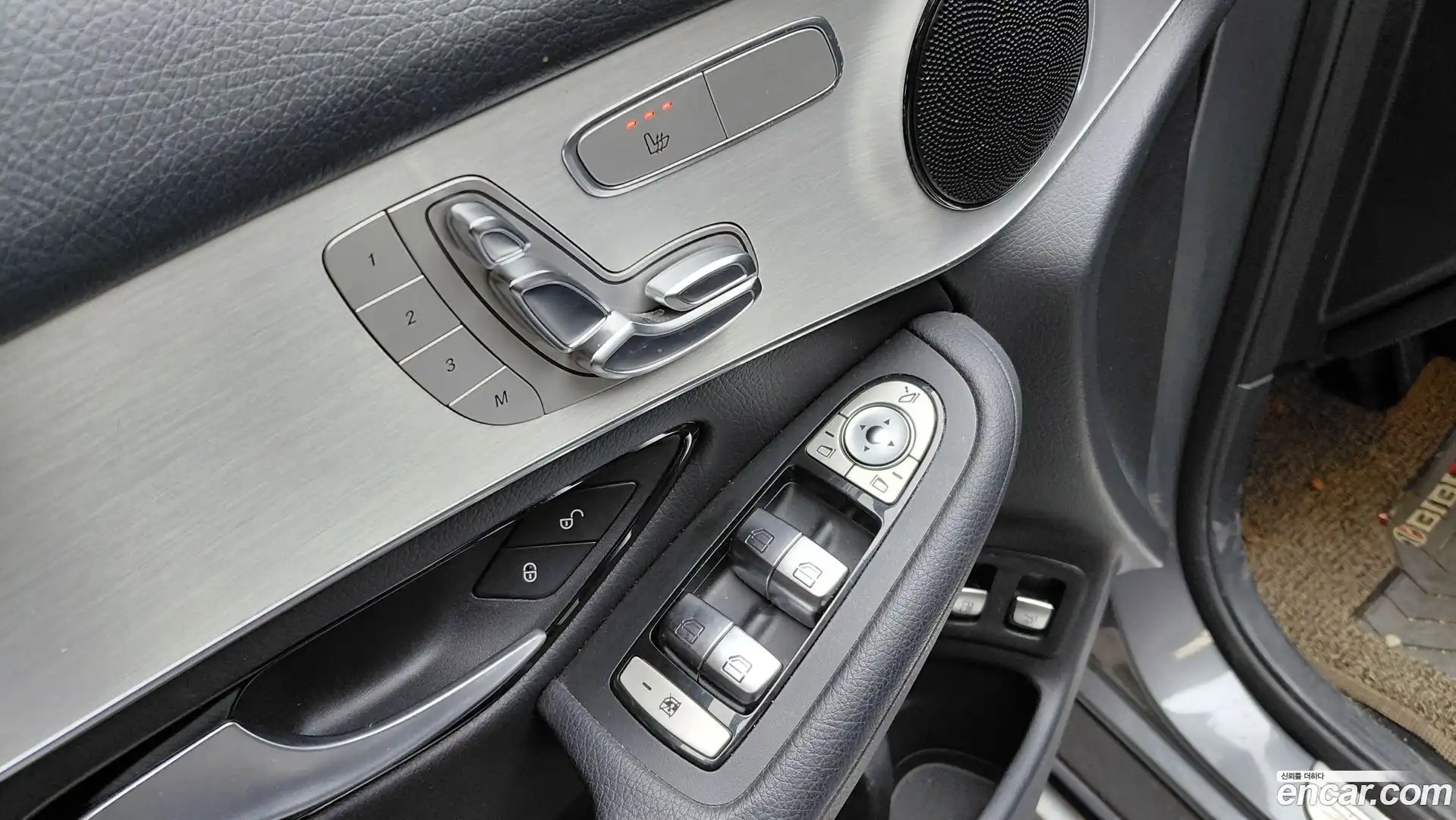 GLC-Class Mercedes-Benz 2018.10-OPTION-042