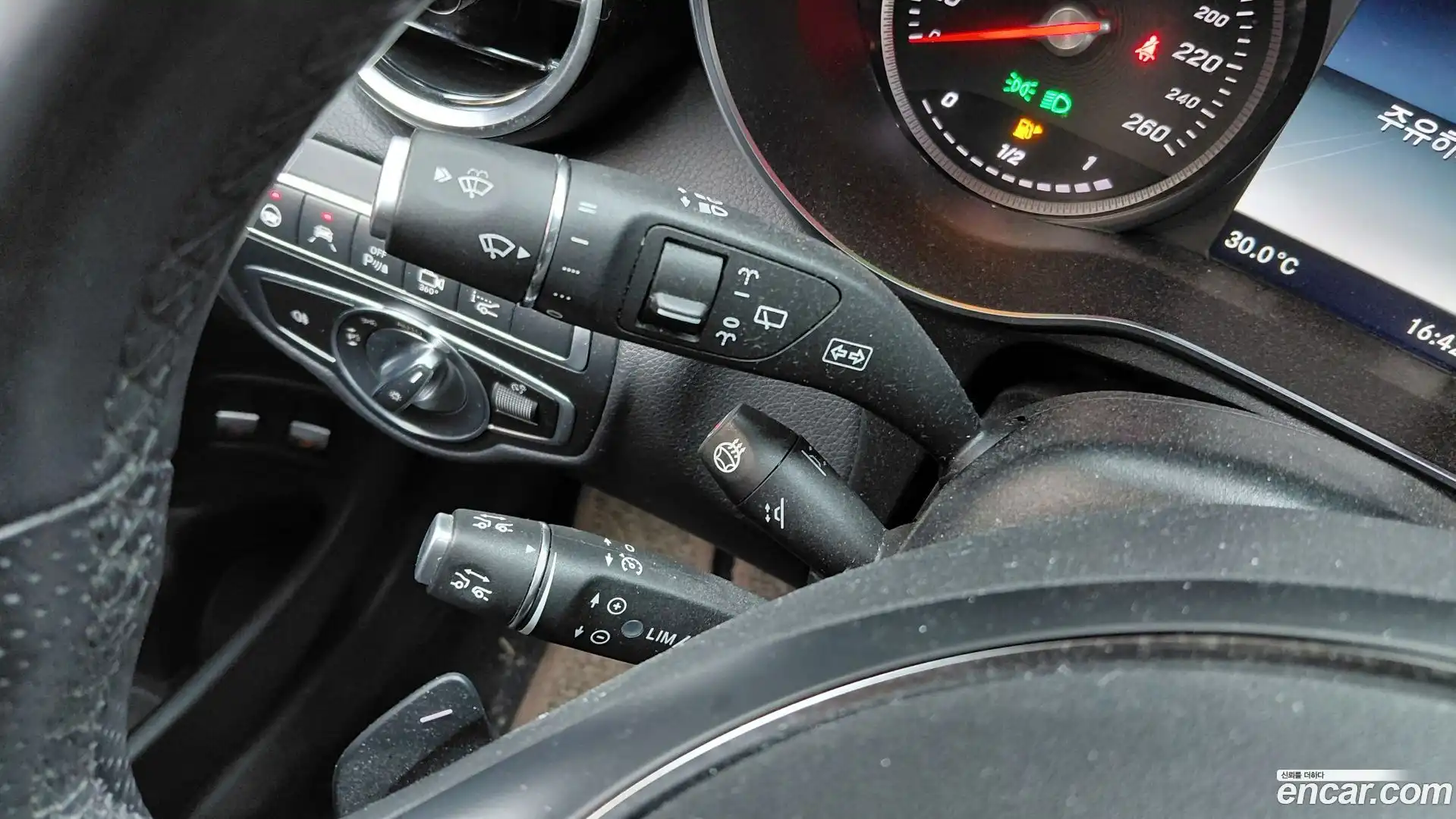 GLC-Class Mercedes-Benz 2018.10-OPTION-043
