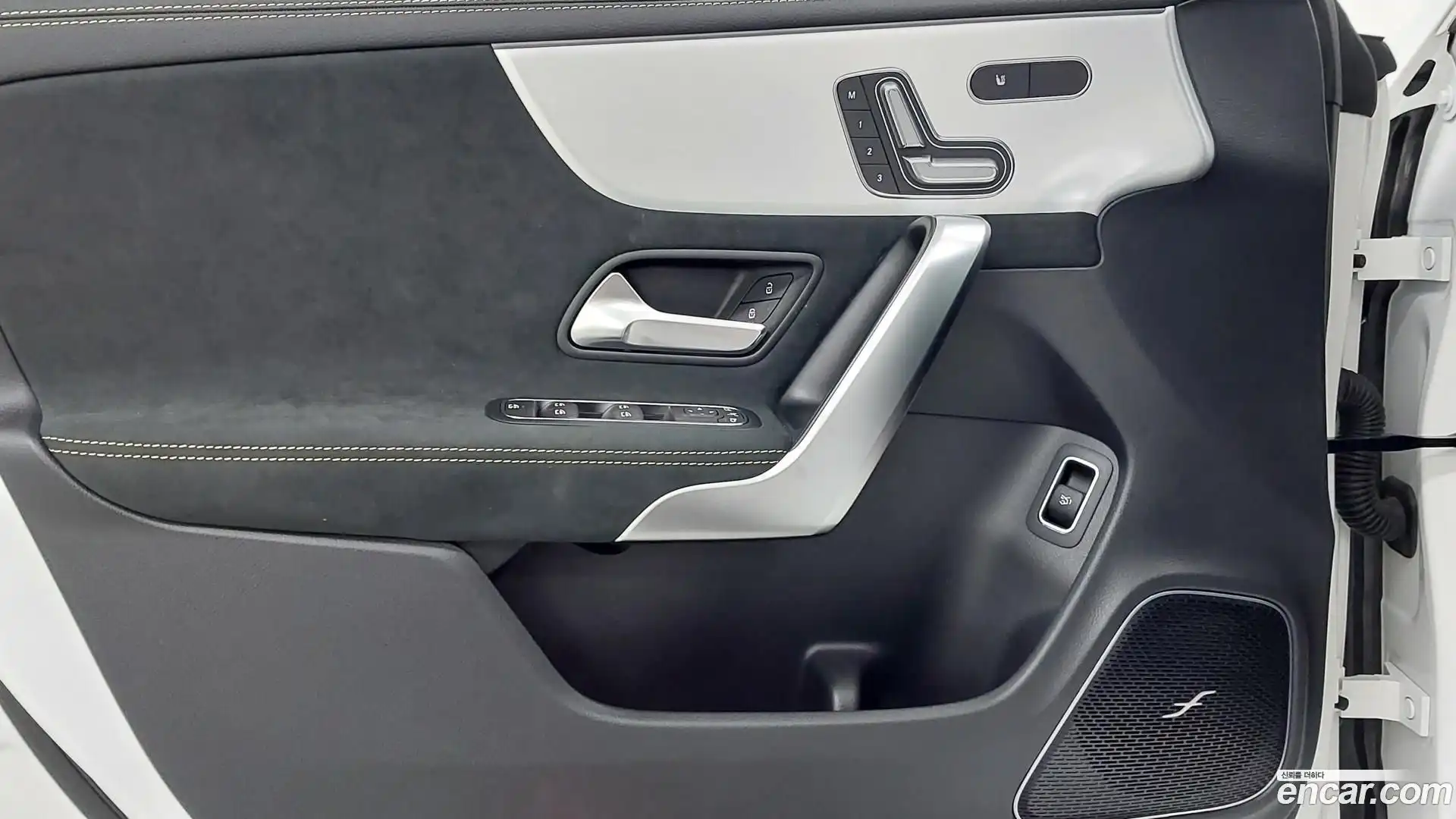CLA-Class Mercedes-Benz 2025.10-OPTION-019