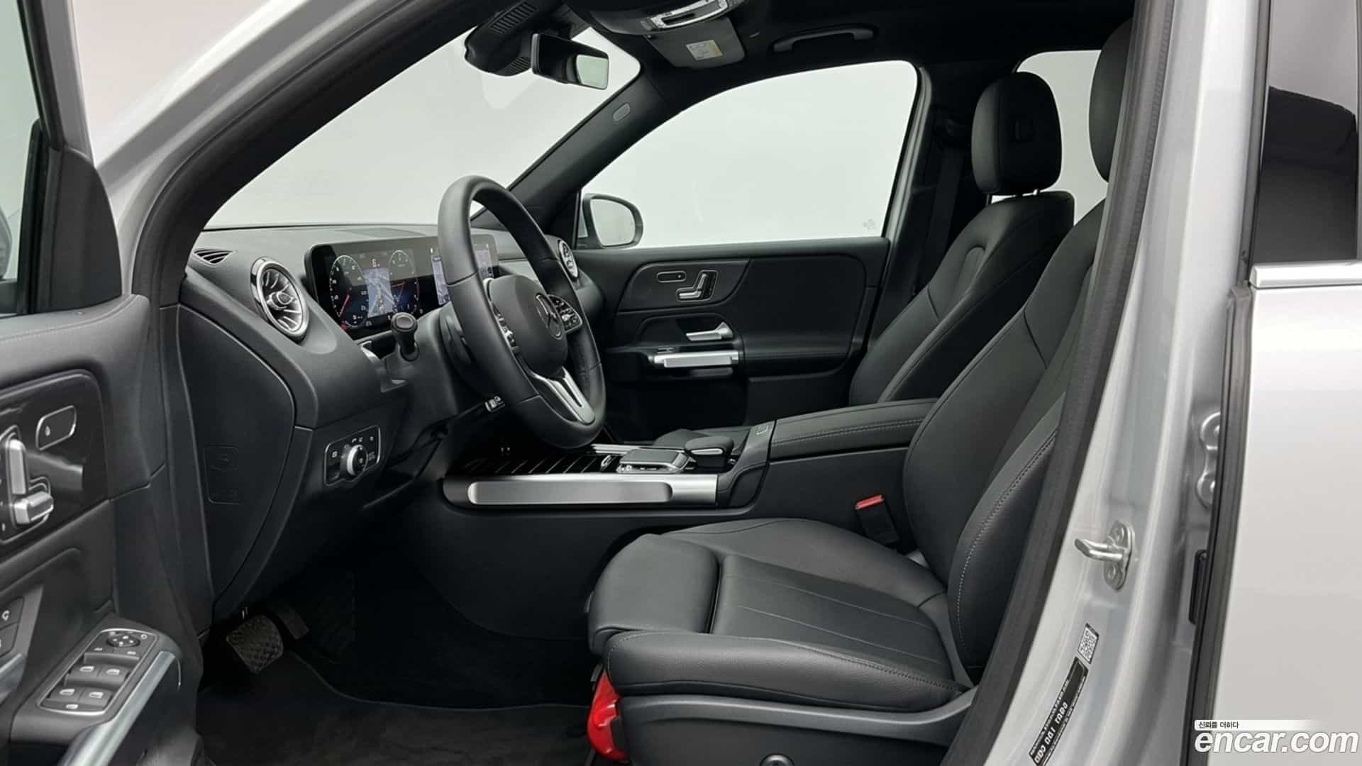 EQB Mercedes-Benz 2025.7-INNER-010