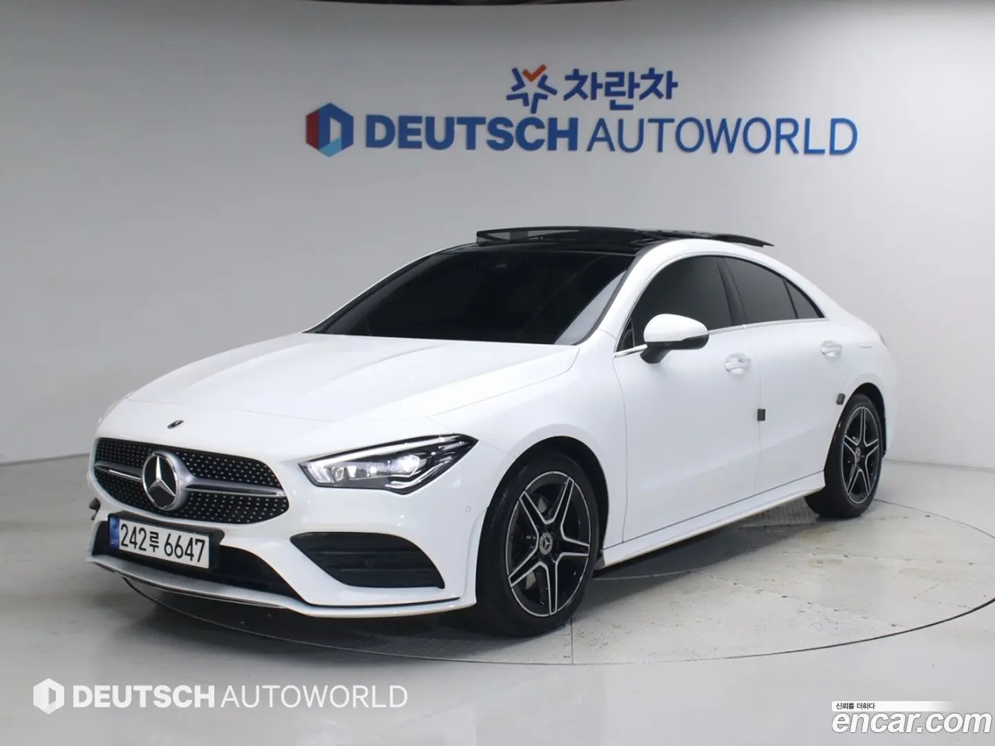 Main__Slider__Photo:CLA-Class Mercedes-Benz 2021.6-0
