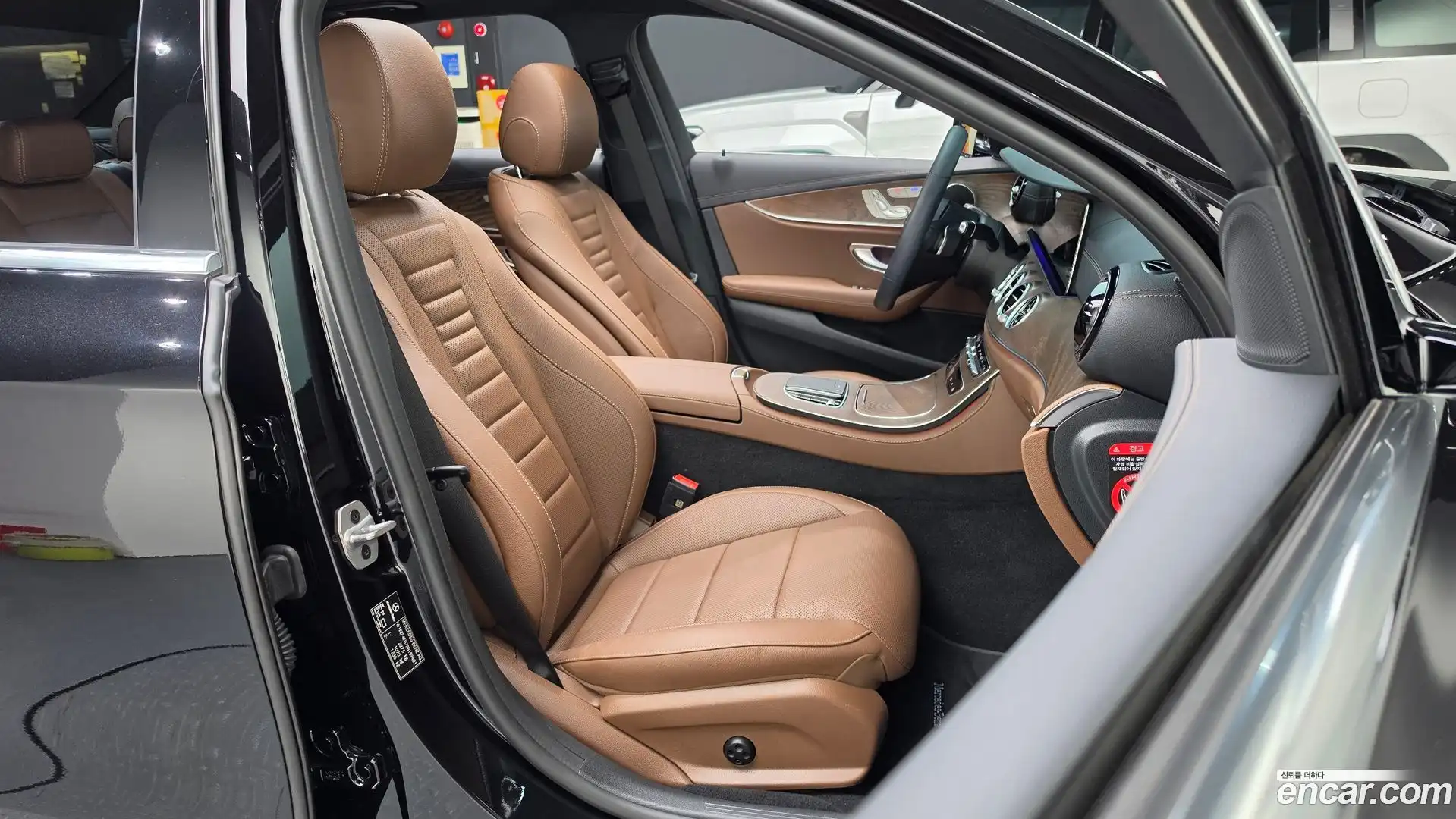 E-Class Mercedes-Benz 2023.7-INNER-036