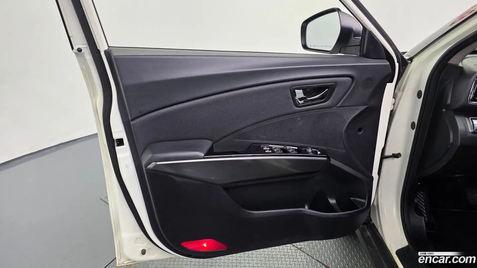 TIBOLI KG Mobility 2019.6-INNER-034