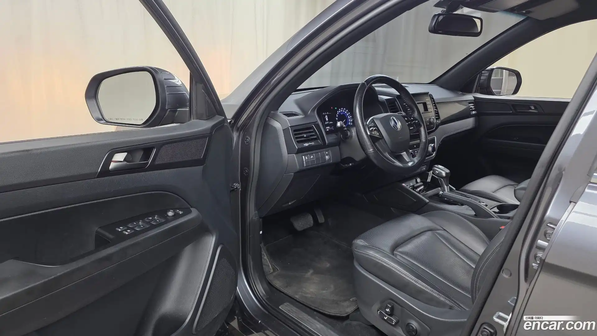 Rexton KG Mobility 2020.5-INNER-010