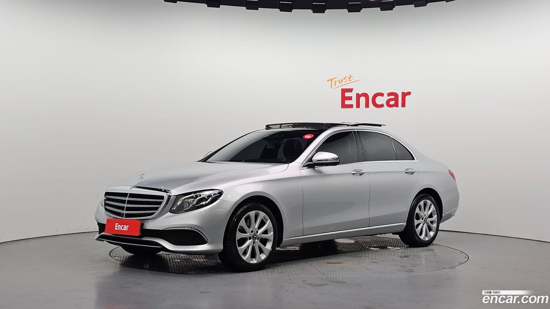 Main__Slider__Photo:E-Class Mercedes-Benz 2017.5-0