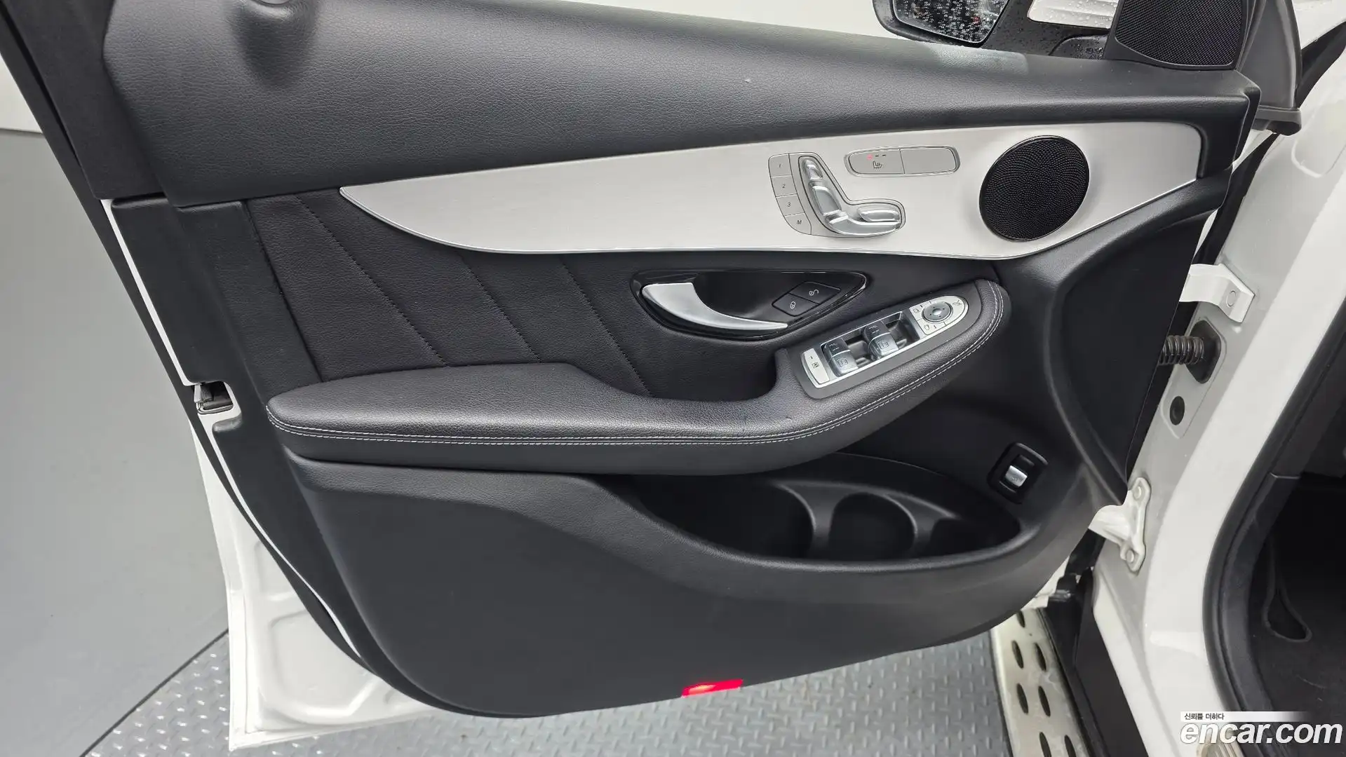 GLC-Class Mercedes-Benz 2020.9-INNER-034