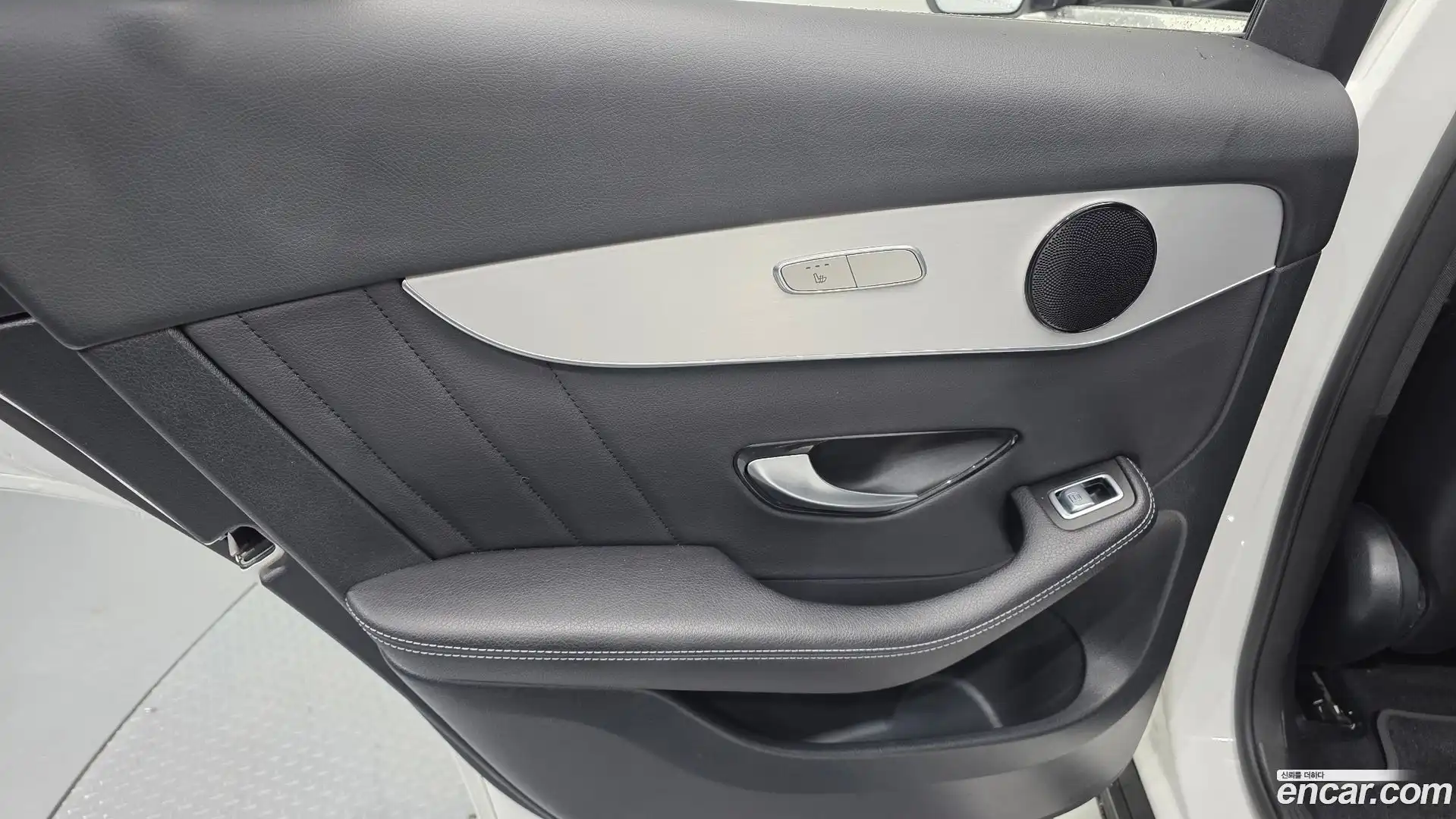GLC-Class Mercedes-Benz 2020.9-INNER-035