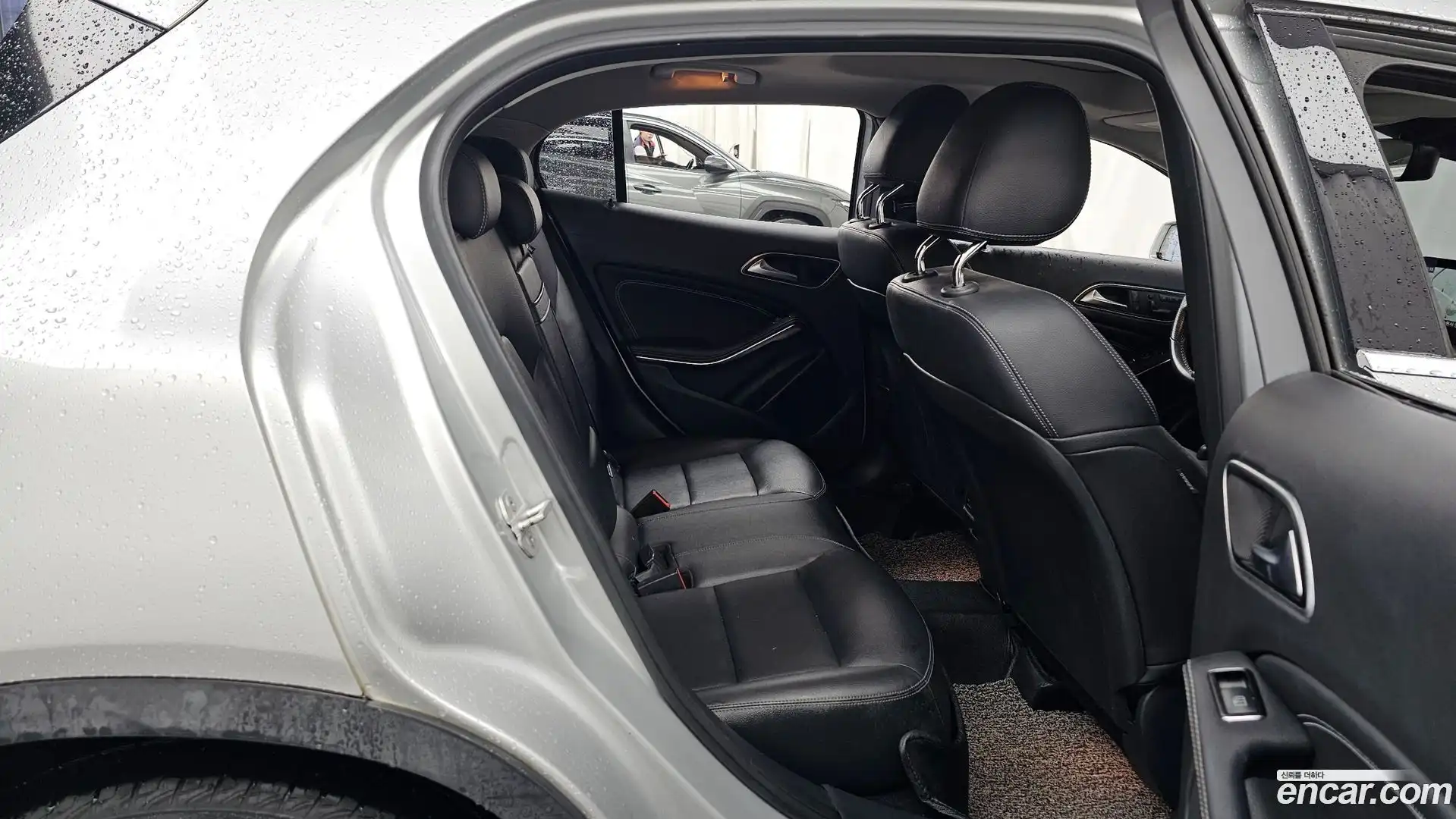GLA-Class Mercedes-Benz 2016.6-OPTION-016