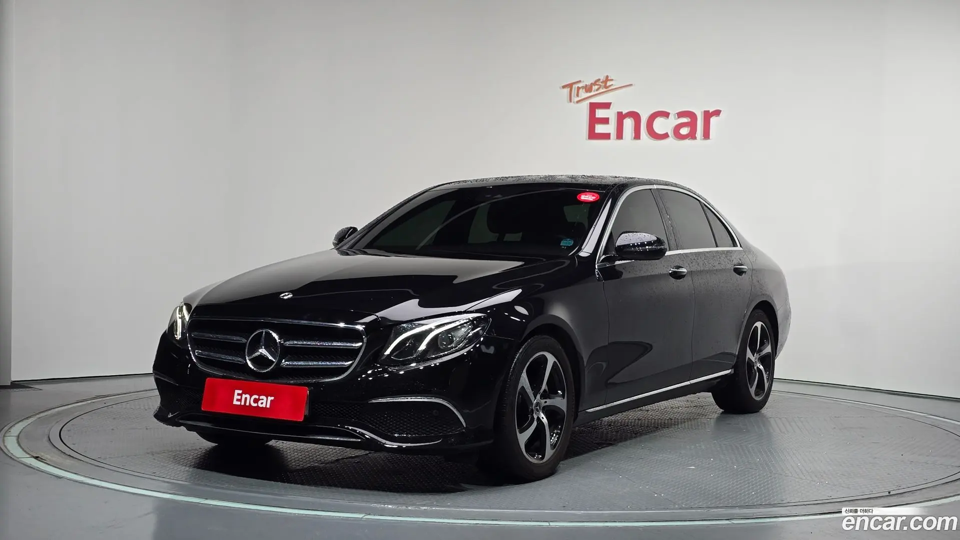 Main__Slider__Photo:E-Class Mercedes-Benz 2019.10-0