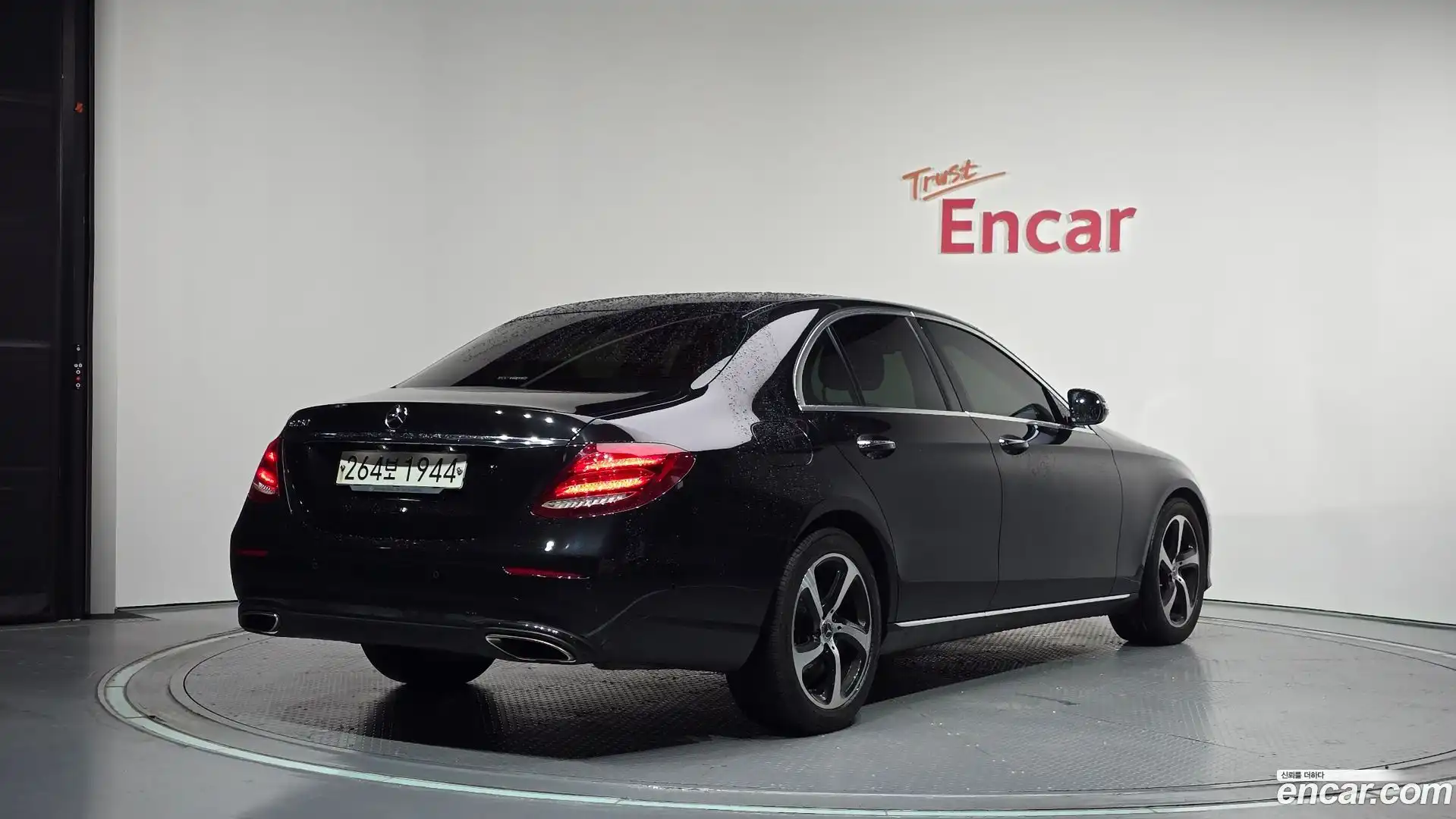 E-Class Mercedes-Benz 2019.10-OUTER-002