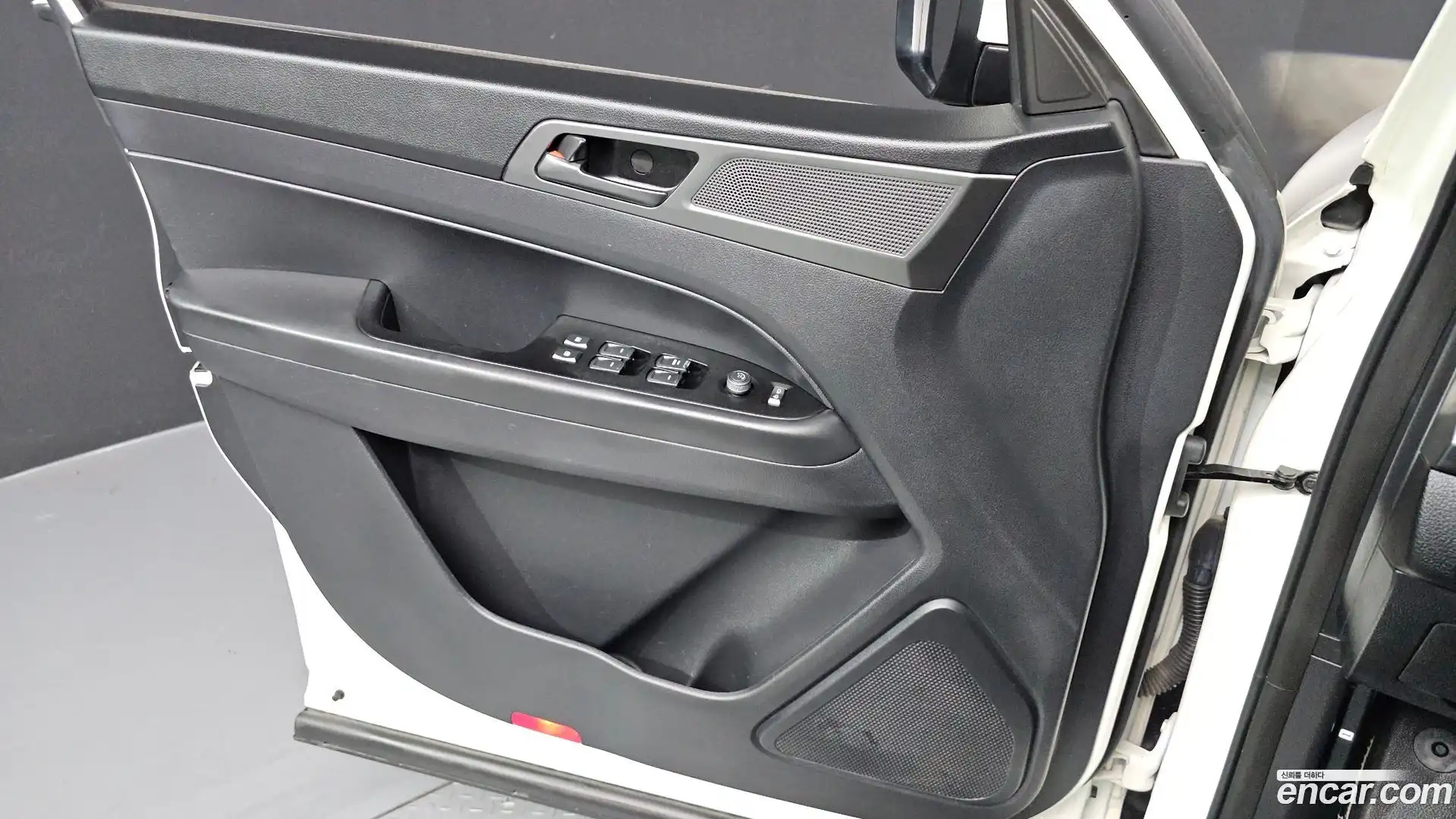 Rexton KG Mobility 2022.7-INNER-034