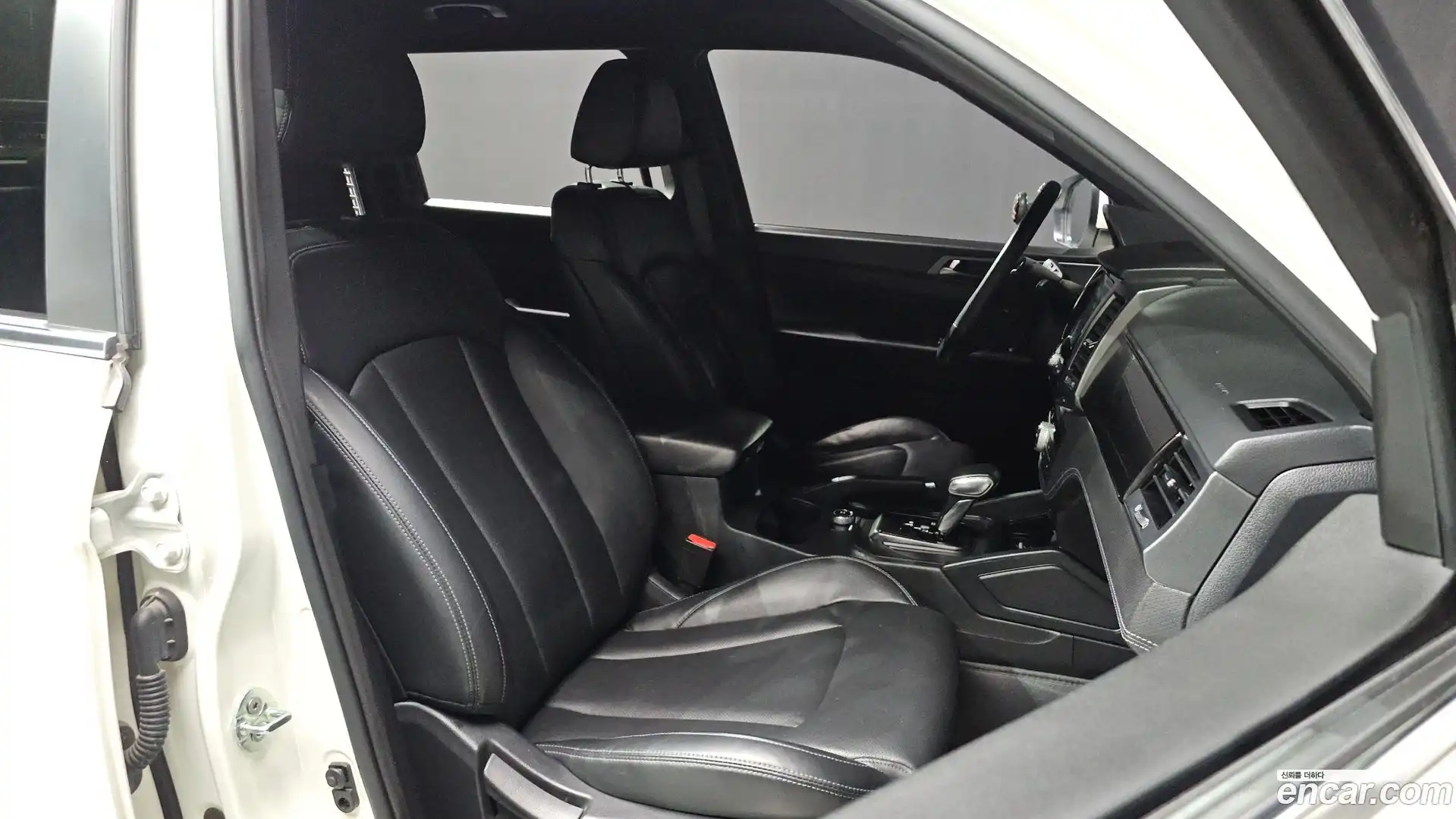 Rexton KG Mobility 2022.7-INNER-036