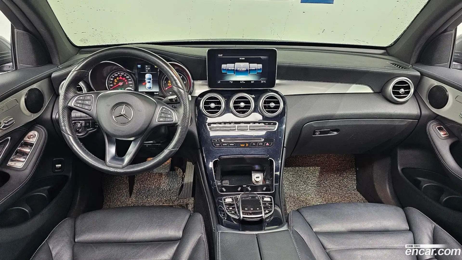 GLC-Class Mercedes-Benz 2017.11-INNER-007