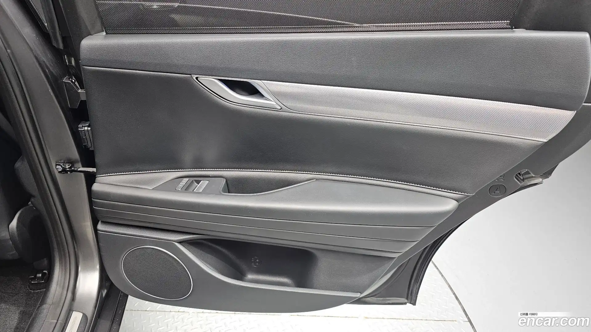 G80 Genesis 2022.0-INNER-035