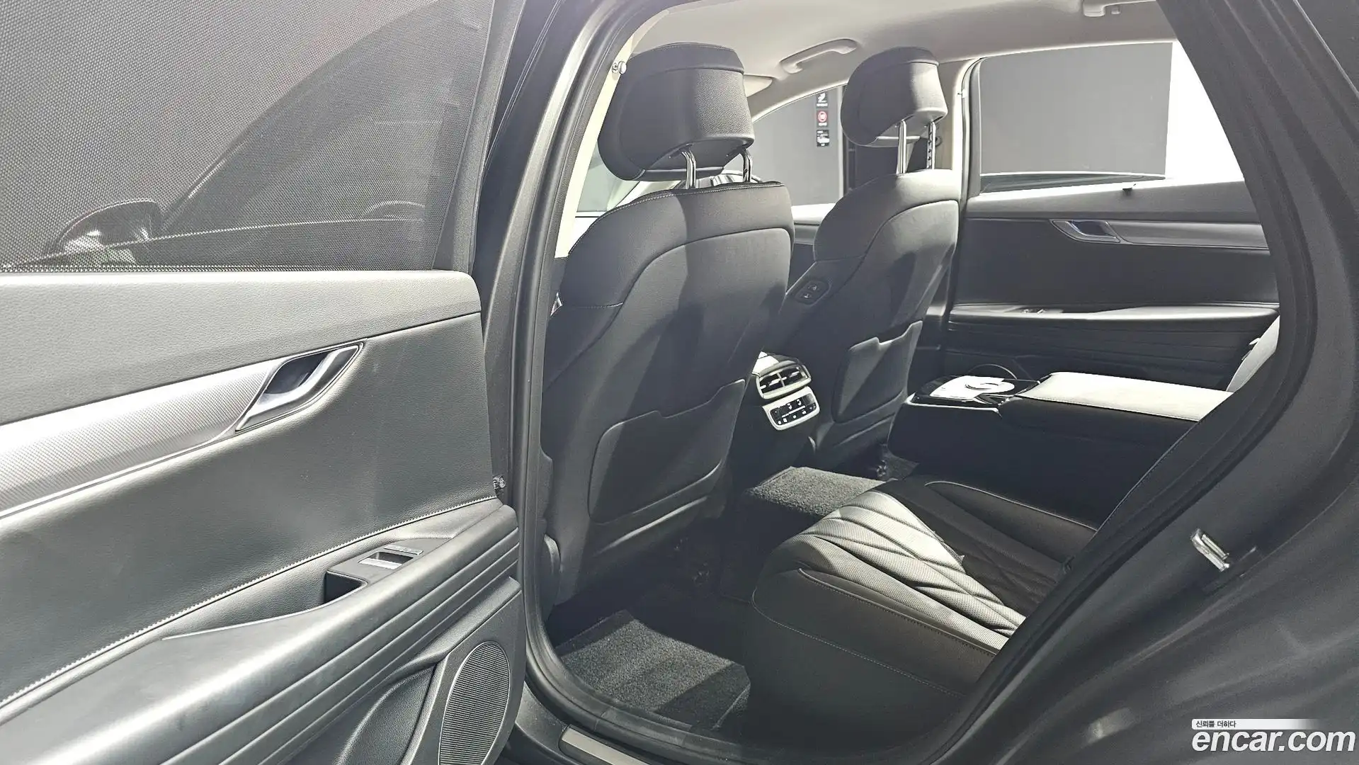 G80 Genesis 2022.0-INNER-036